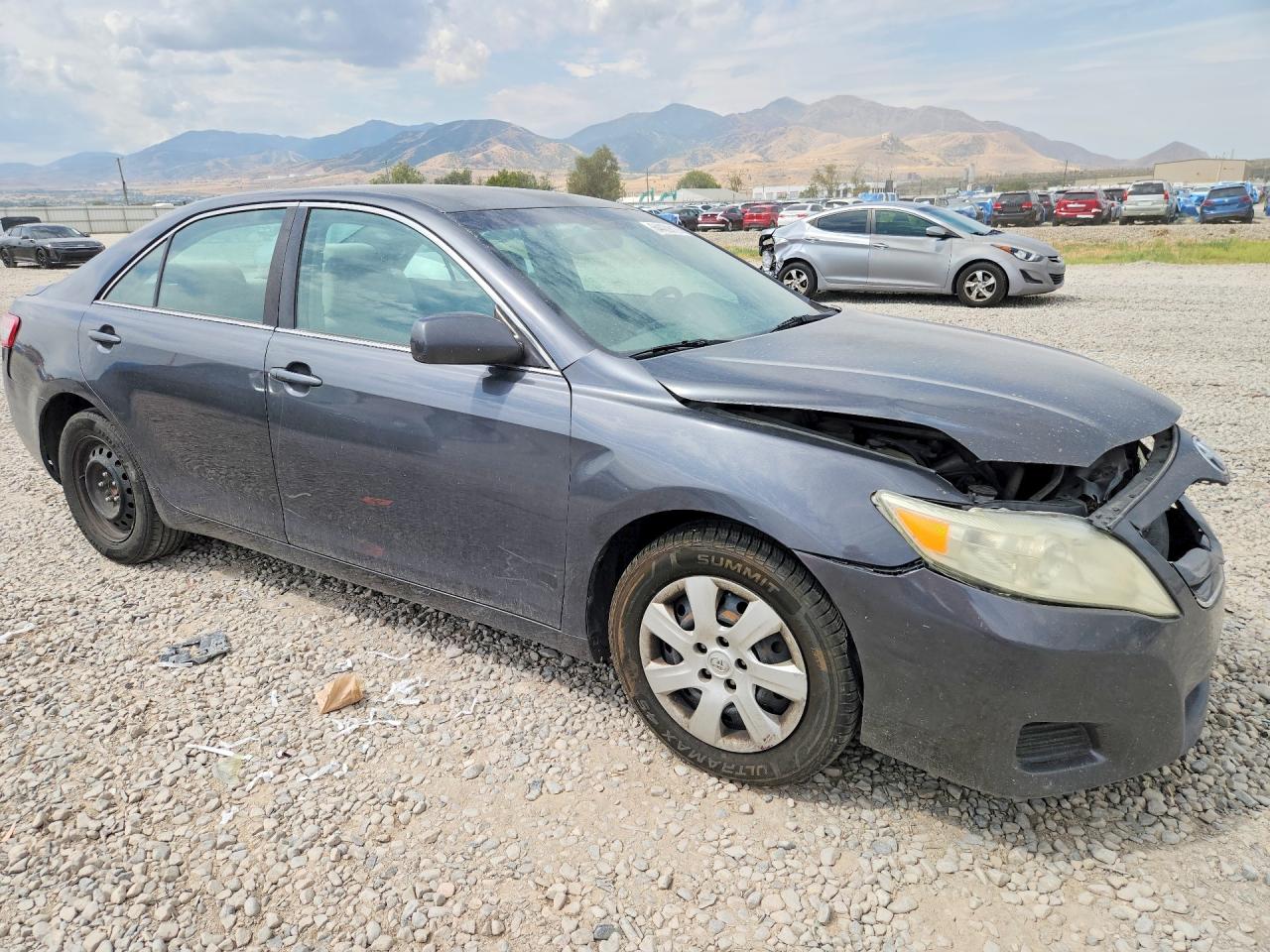 2011 Toyota Camry Le Gray vin: 4T1BF3EK0BU601404