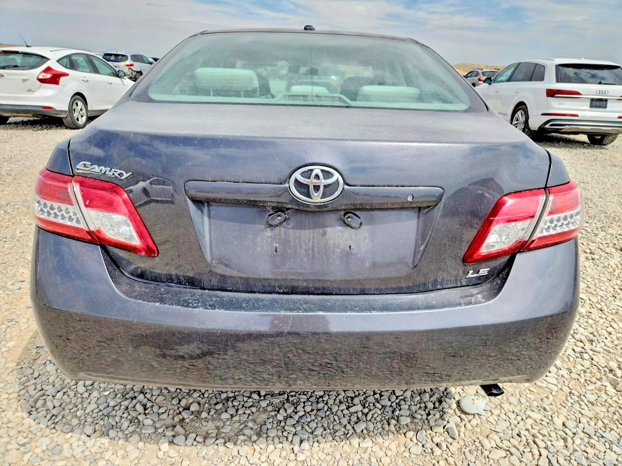 2011 Toyota Camry Le Gray vin: 4T1BF3EK0BU601404