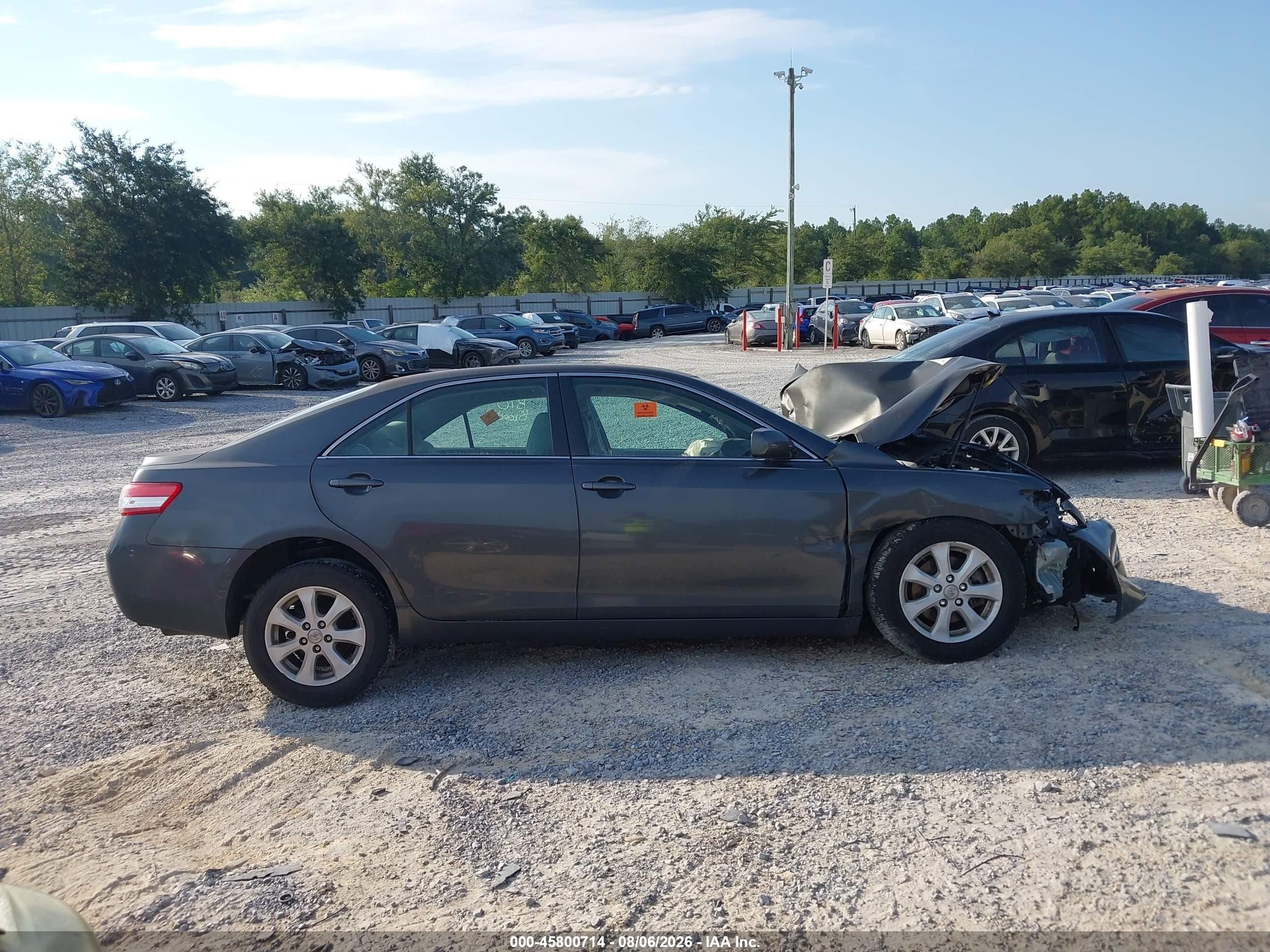 2011 Toyota Camry Le Gray vin: 4T1BF3EK0BU613813