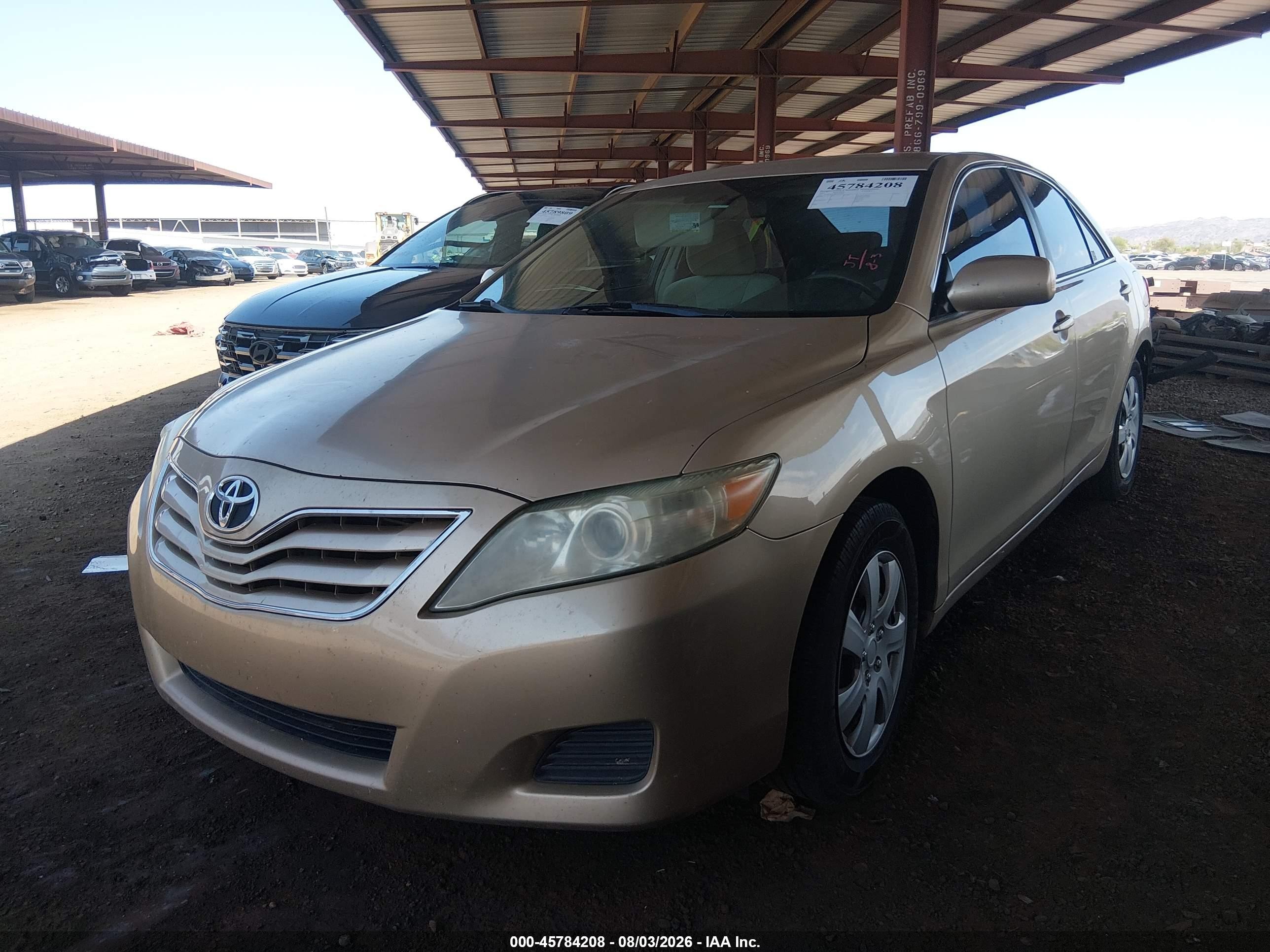 2011 Toyota Camry Le Gold vin: 4T1BF3EK0BU615416