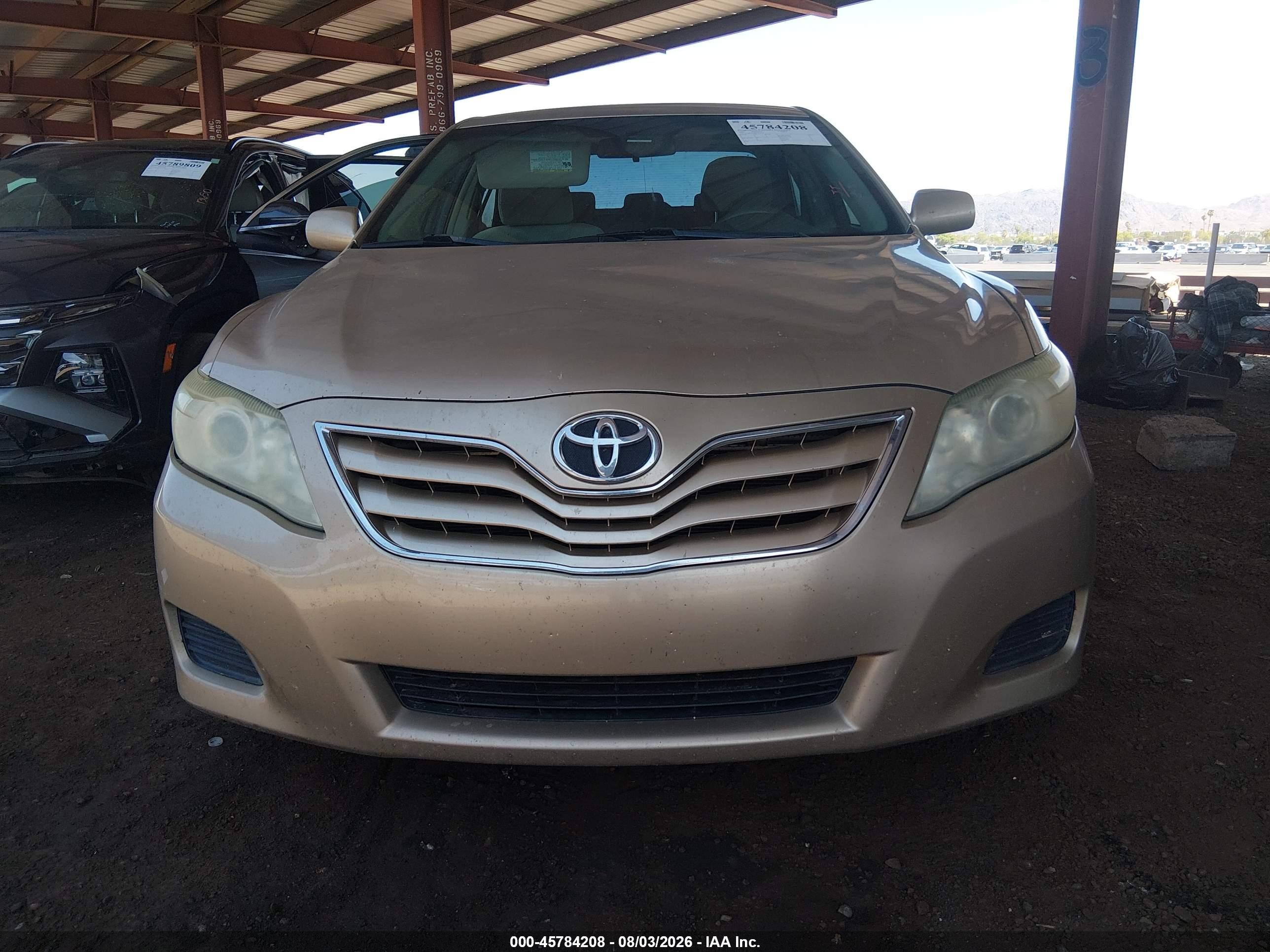2011 Toyota Camry Le Gold vin: 4T1BF3EK0BU615416