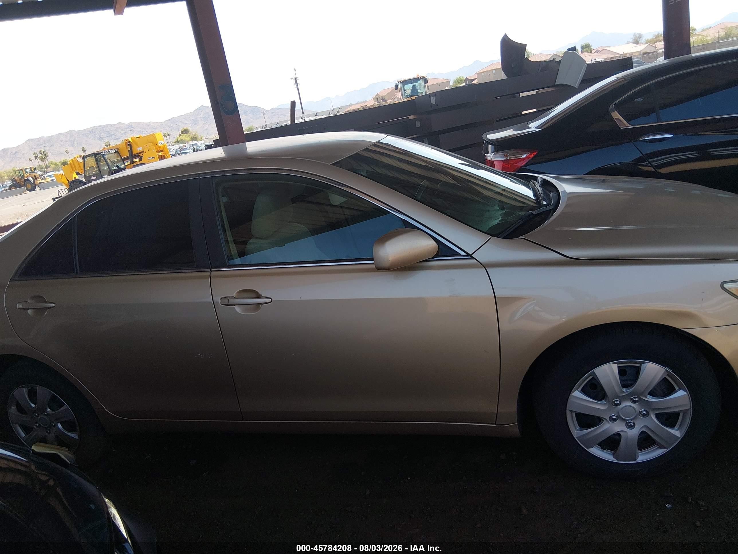 2011 Toyota Camry Le Gold vin: 4T1BF3EK0BU615416