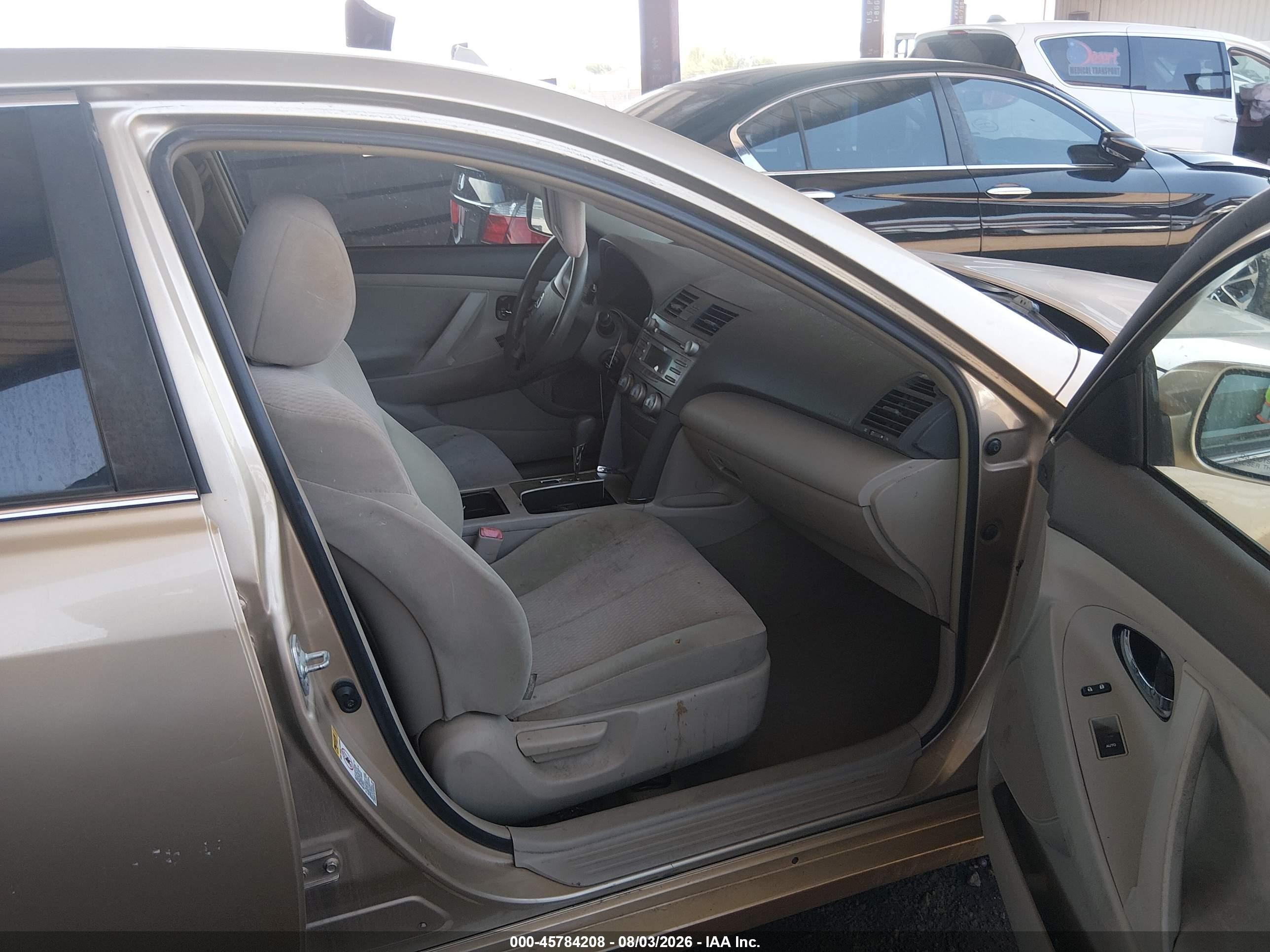 2011 Toyota Camry Le Gold vin: 4T1BF3EK0BU615416