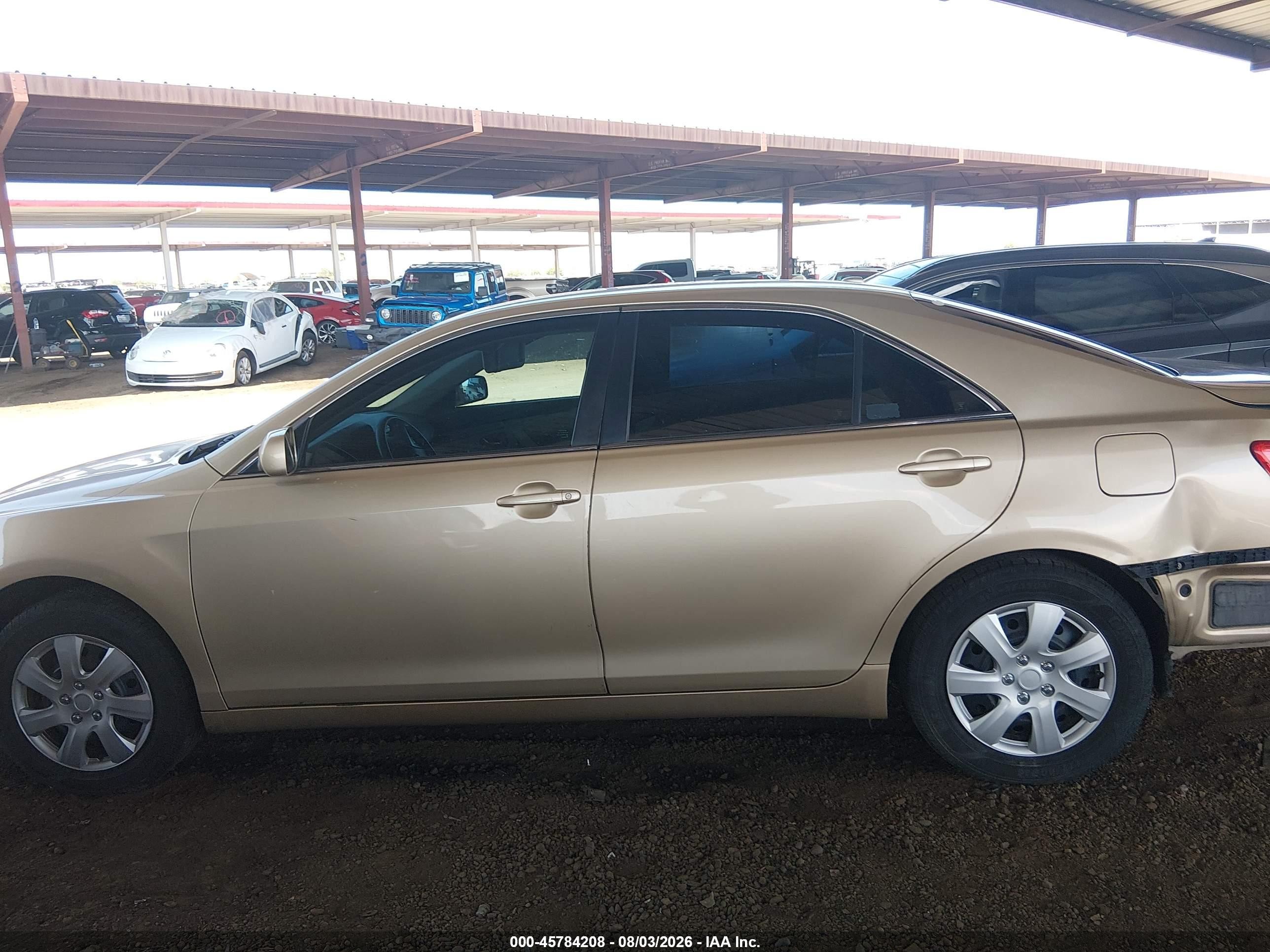 2011 Toyota Camry Le Gold vin: 4T1BF3EK0BU615416