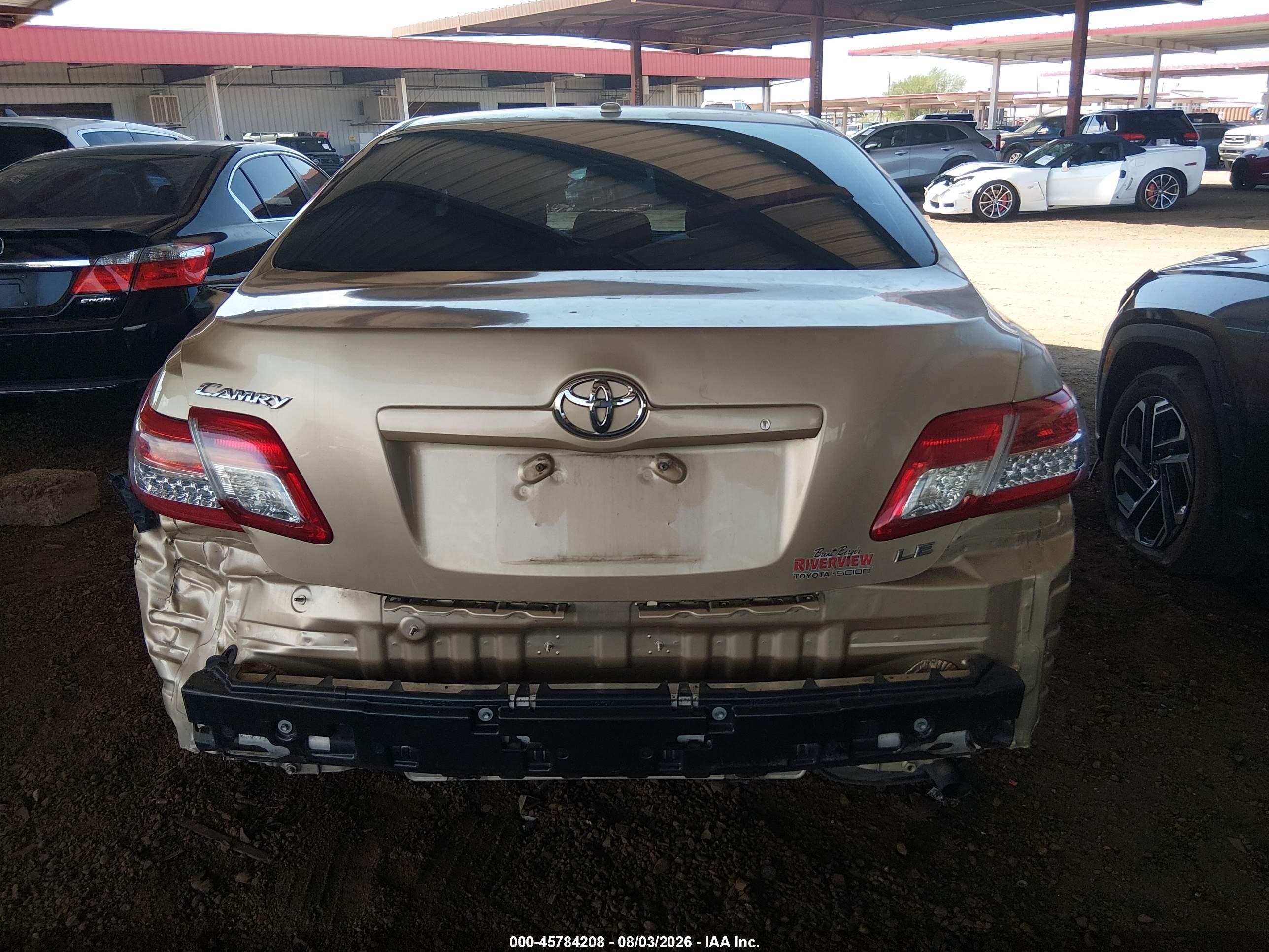 2011 Toyota Camry Le Gold vin: 4T1BF3EK0BU615416