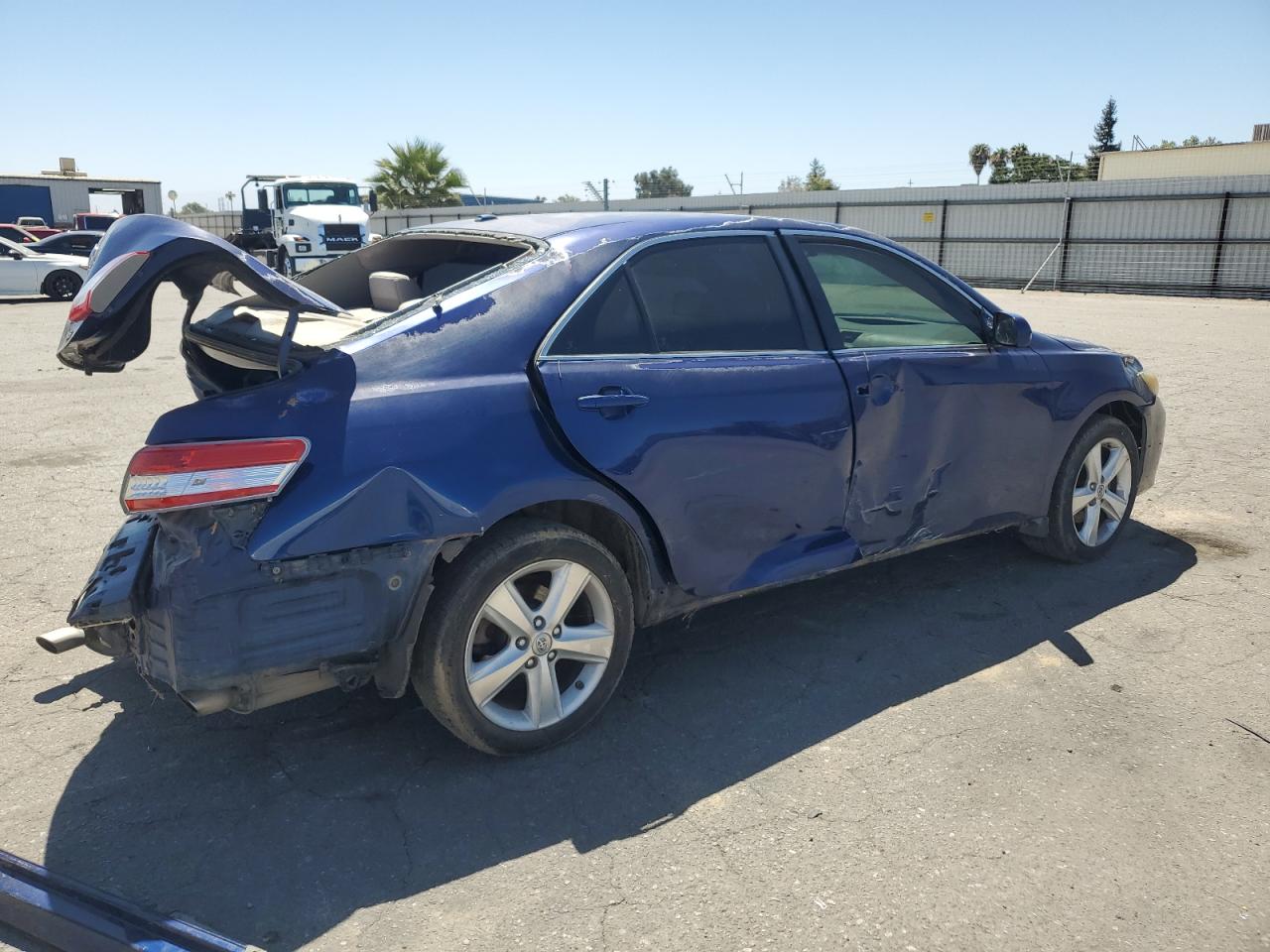 2011 Toyota Camry Base Blue vin: 4T1BF3EK0BU617084