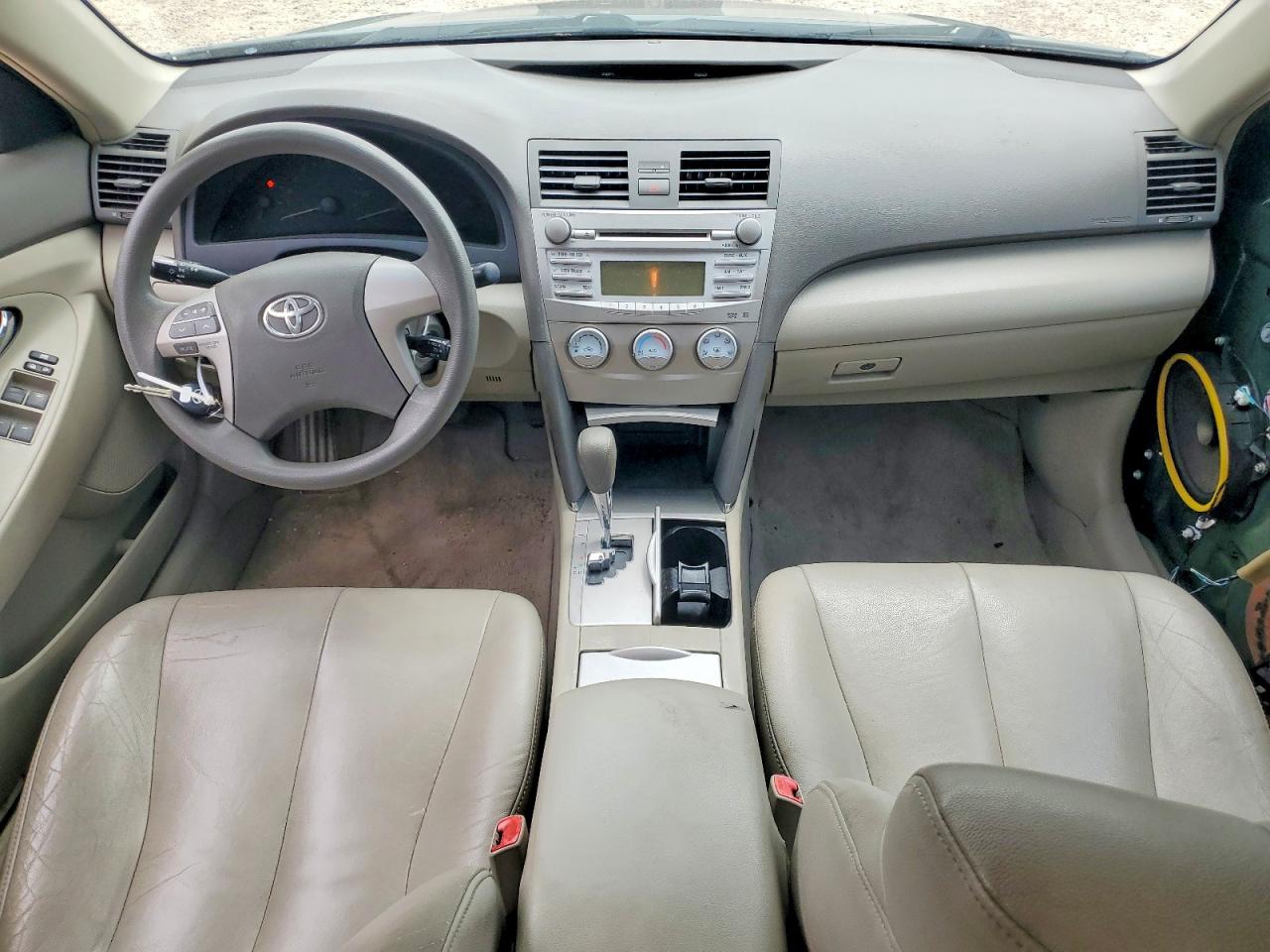 2011 Toyota Camry Le Green vin: 4T1BF3EK0BU621538
