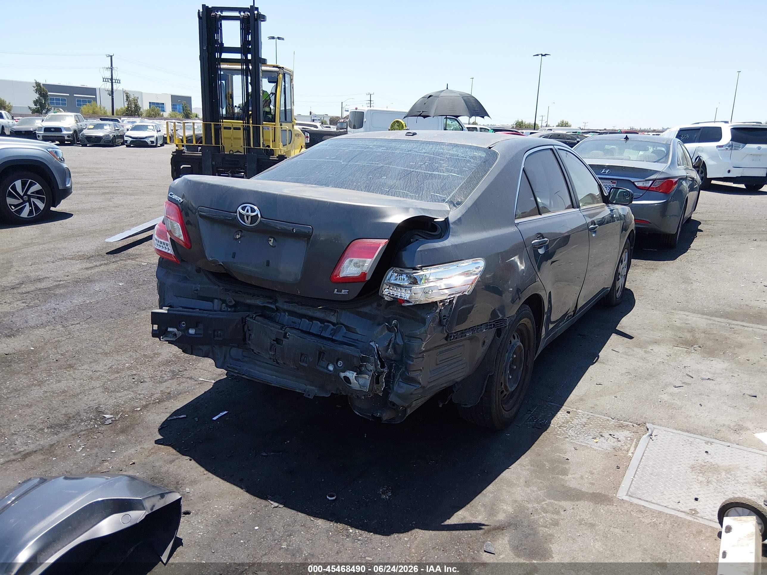 2011 Toyota Camry Le Gray vin: 4T1BF3EK0BU628280