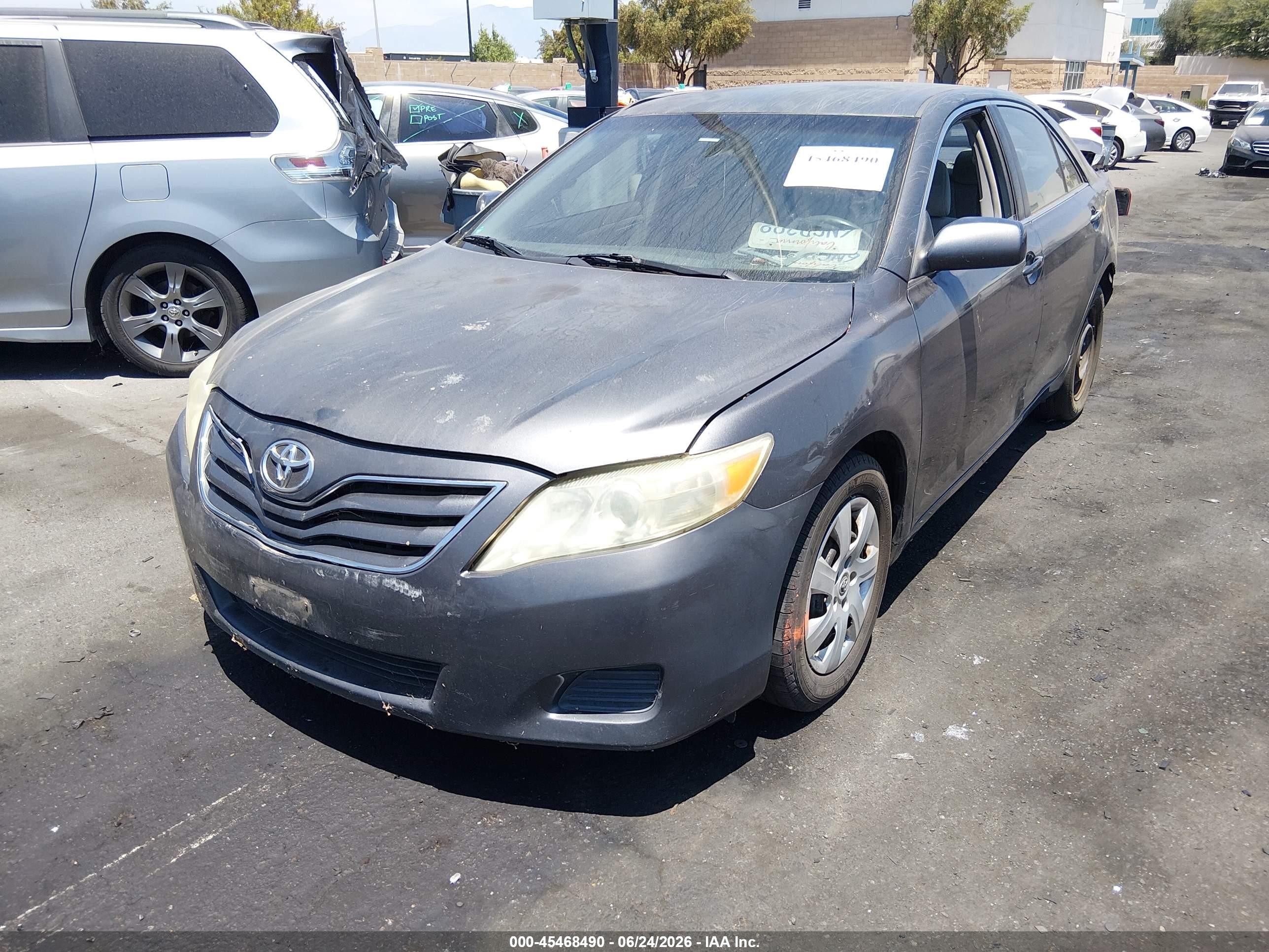 2011 Toyota Camry Le Gray vin: 4T1BF3EK0BU628280
