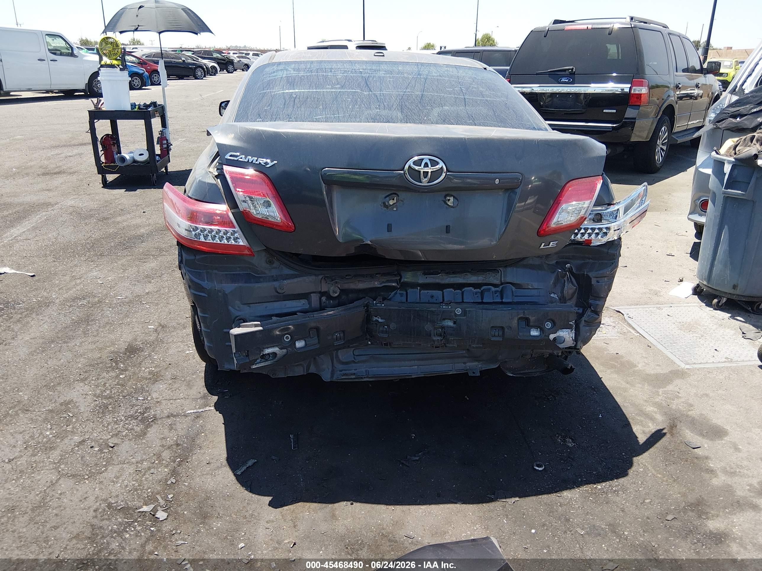 2011 Toyota Camry Le Gray vin: 4T1BF3EK0BU628280