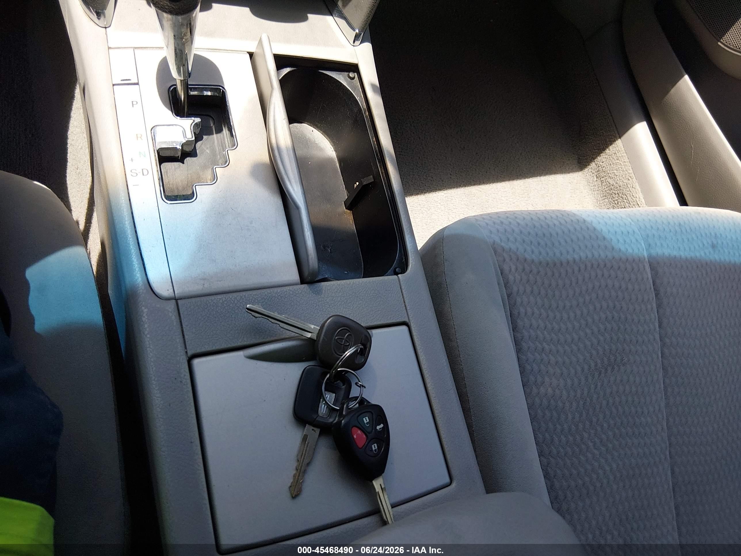 2011 Toyota Camry Le Gray vin: 4T1BF3EK0BU628280