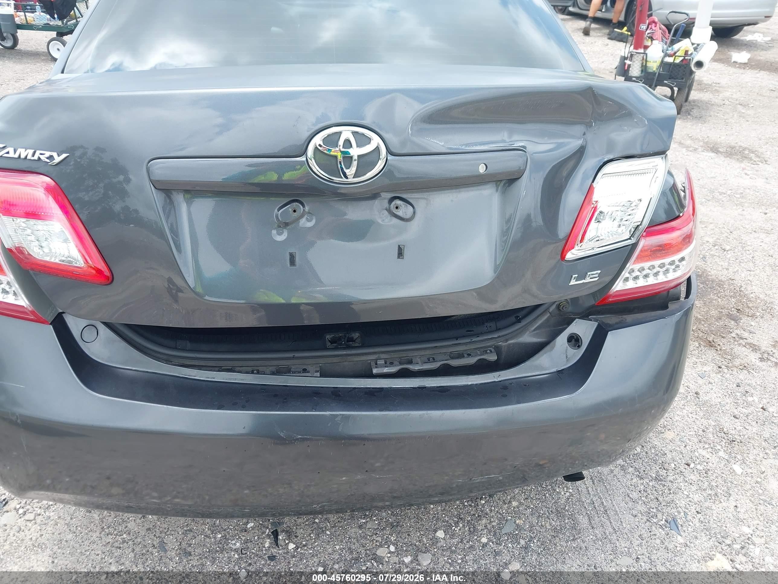 2011 Toyota Camry Le Gray vin: 4T1BF3EK0BU629817
