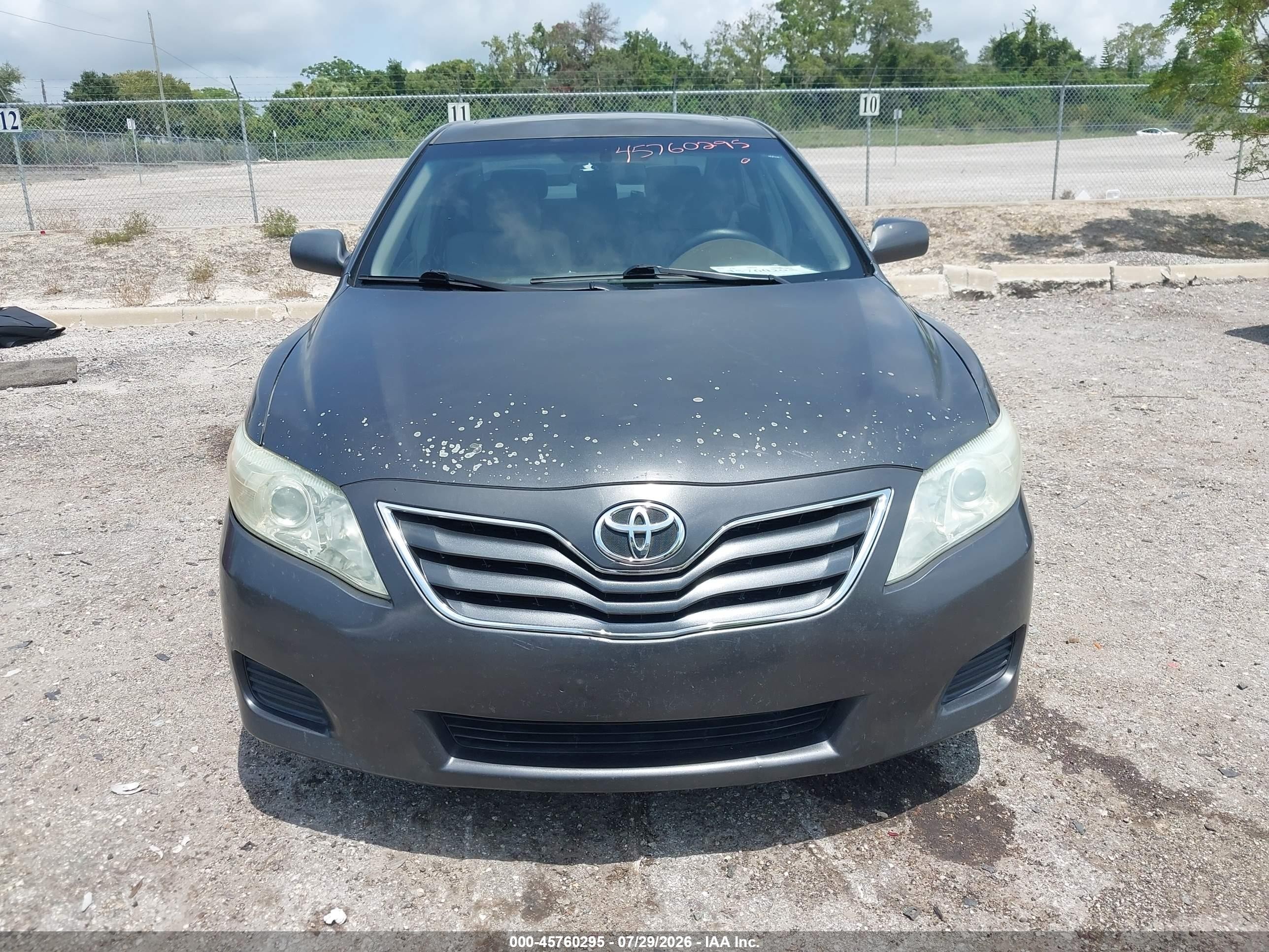 2011 Toyota Camry Le Gray vin: 4T1BF3EK0BU629817