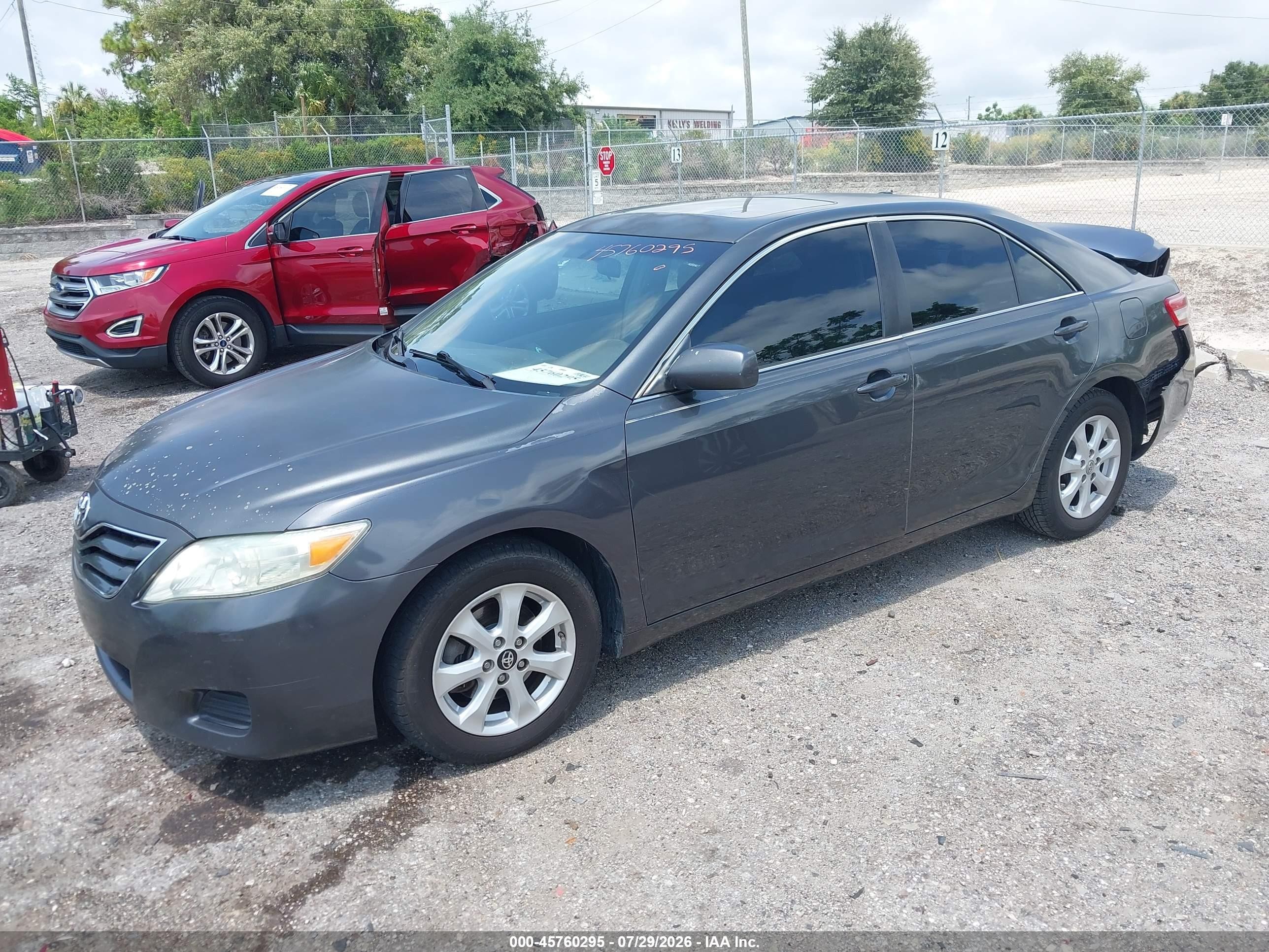 2011 Toyota Camry Le Gray vin: 4T1BF3EK0BU629817