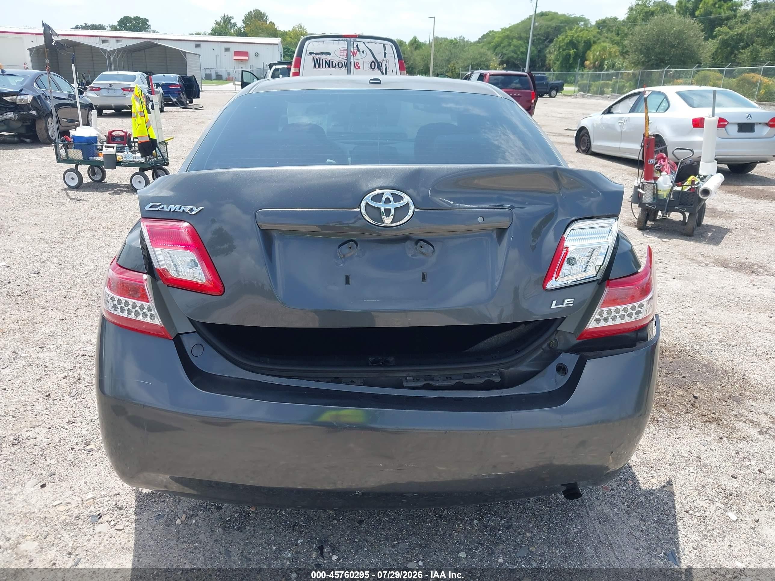 2011 Toyota Camry Le Gray vin: 4T1BF3EK0BU629817