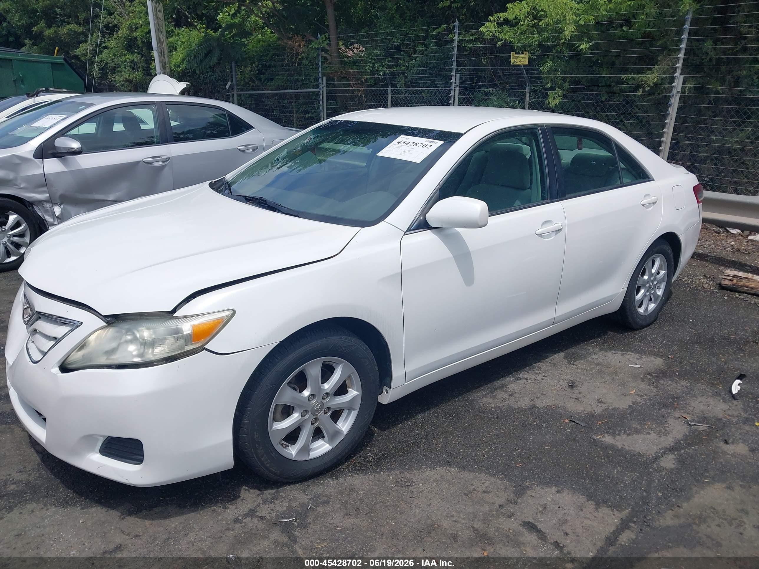 2011 Toyota Camry Le White vin: 4T1BF3EK0BU634757