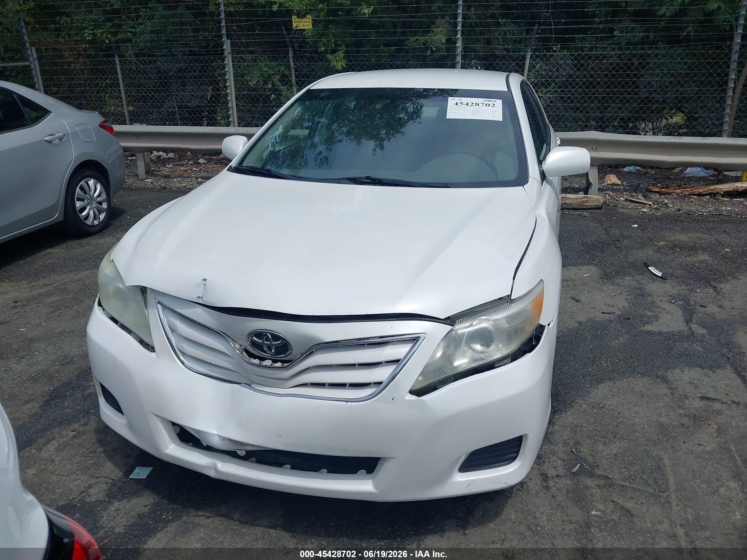 2011 Toyota Camry Le White vin: 4T1BF3EK0BU634757
