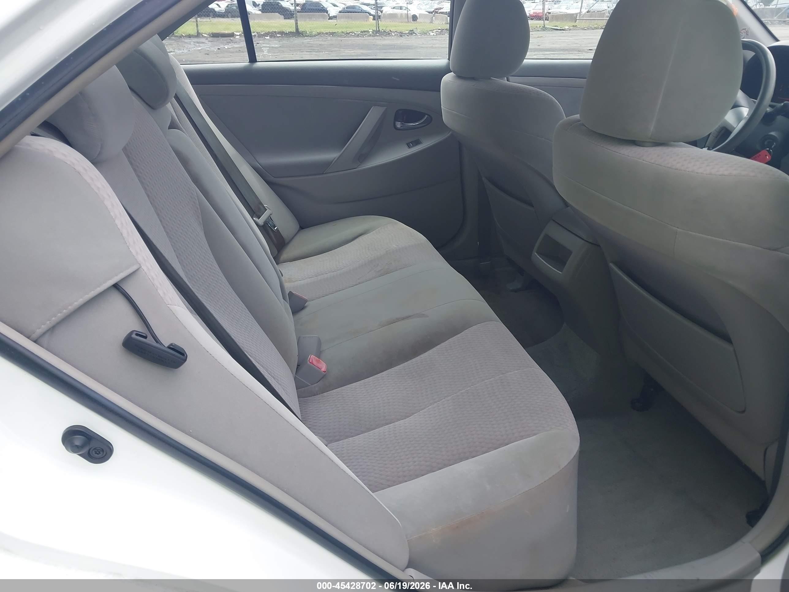 2011 Toyota Camry Le White vin: 4T1BF3EK0BU634757