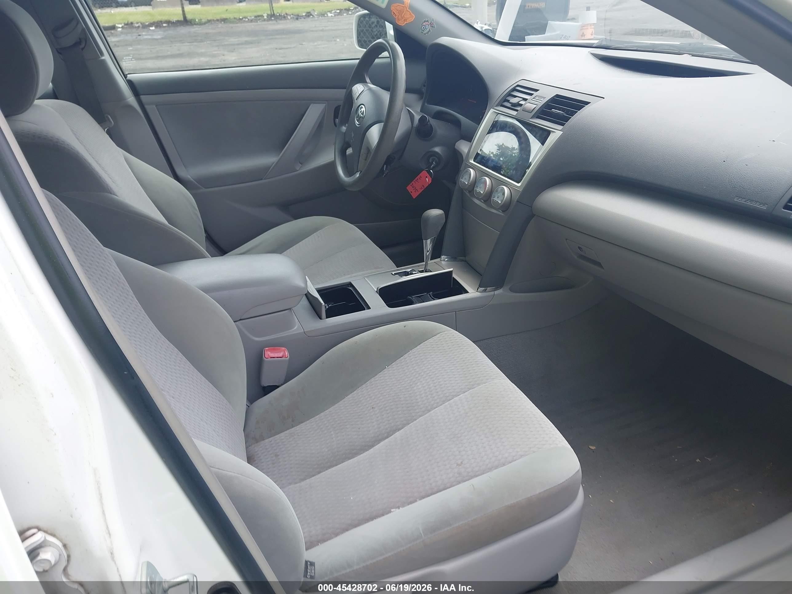 2011 Toyota Camry Le White vin: 4T1BF3EK0BU634757