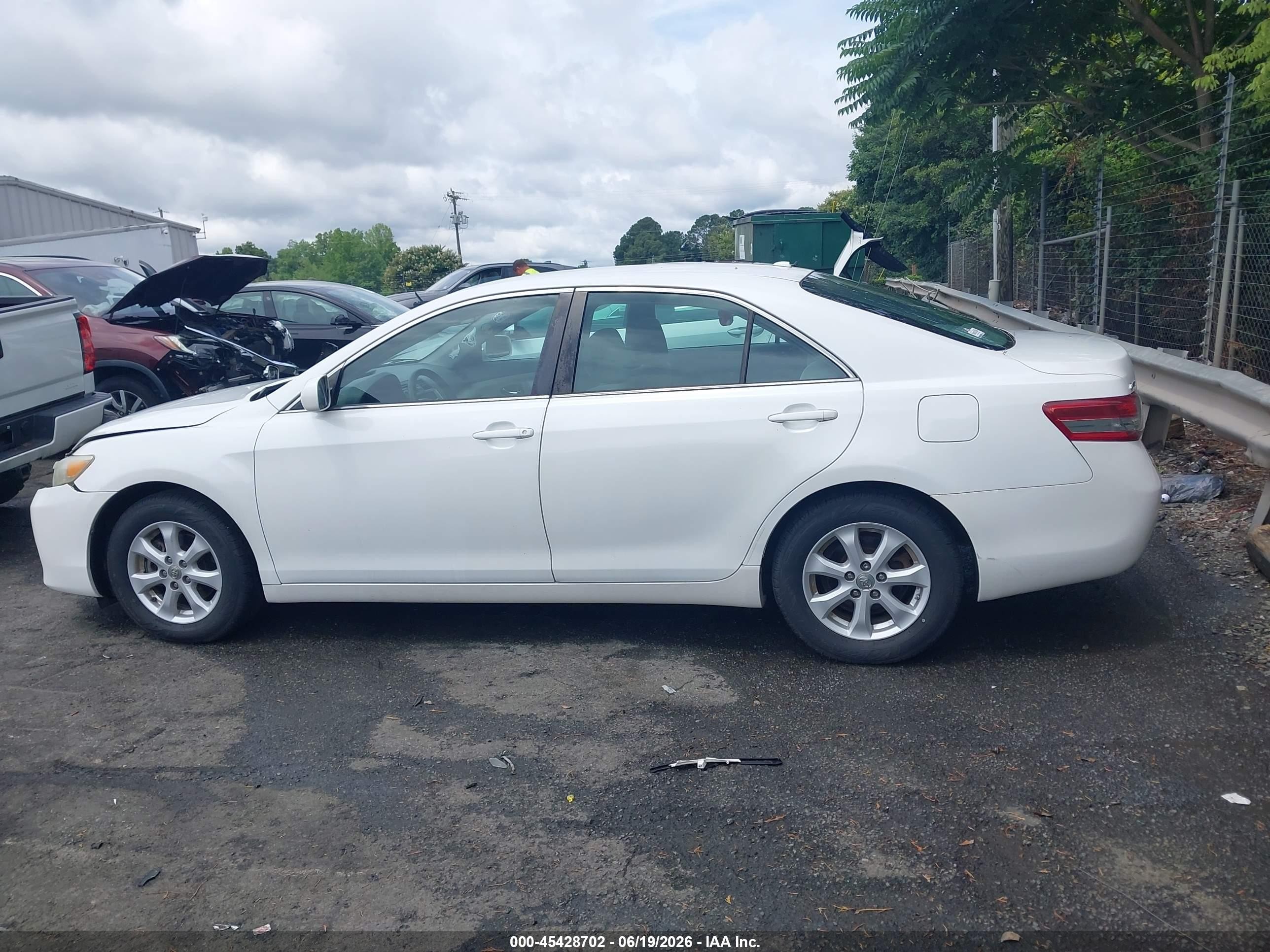 2011 Toyota Camry Le White vin: 4T1BF3EK0BU634757
