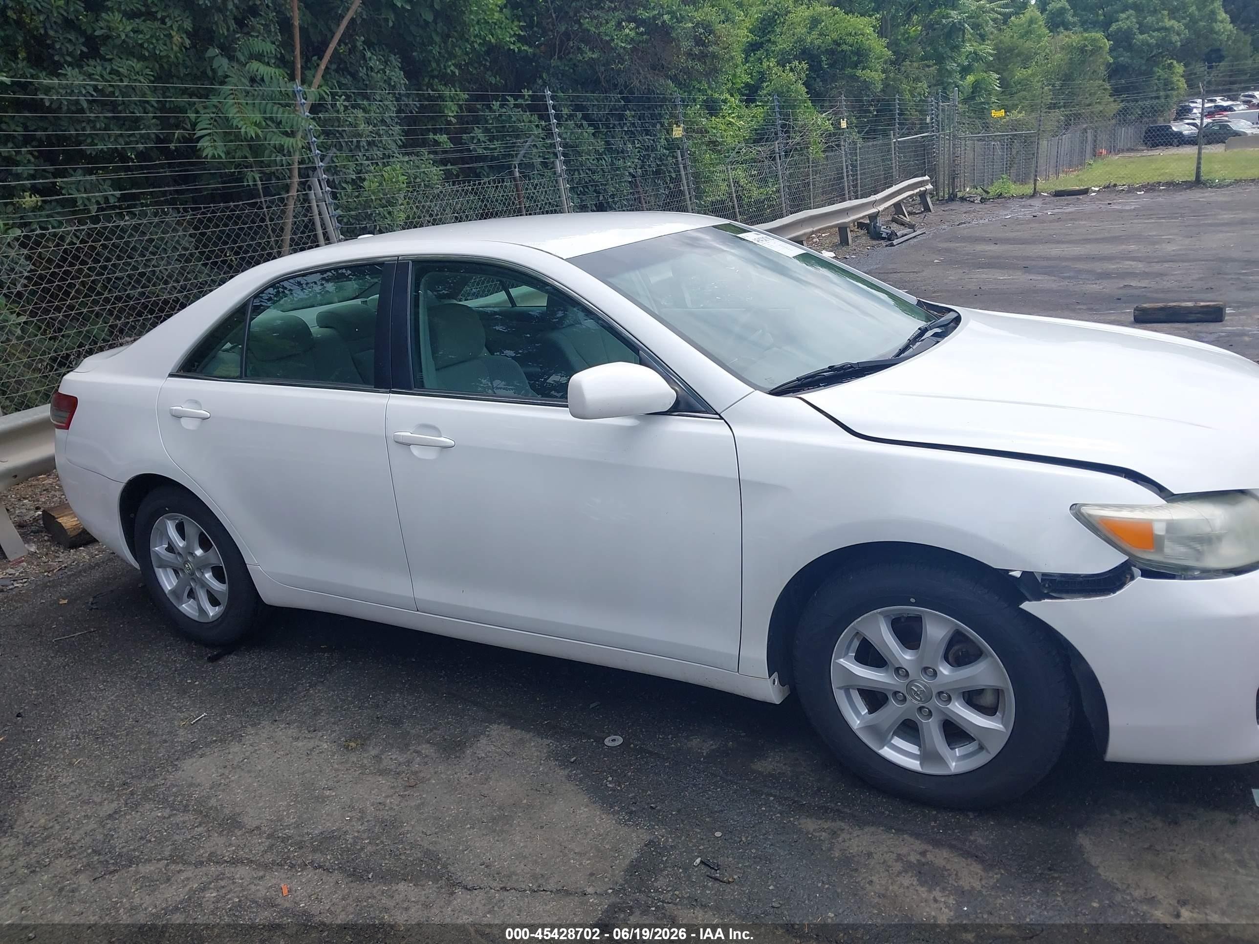 2011 Toyota Camry Le White vin: 4T1BF3EK0BU634757