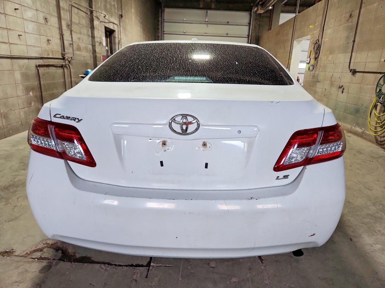 2011 Toyota Camry Le White vin: 4T1BF3EK0BU635648