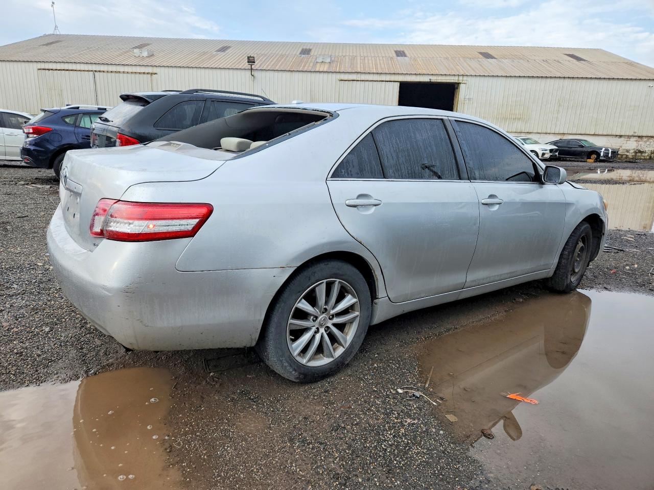 2011 Toyota Camry Le Silver vin: 4T1BF3EK0BU636122