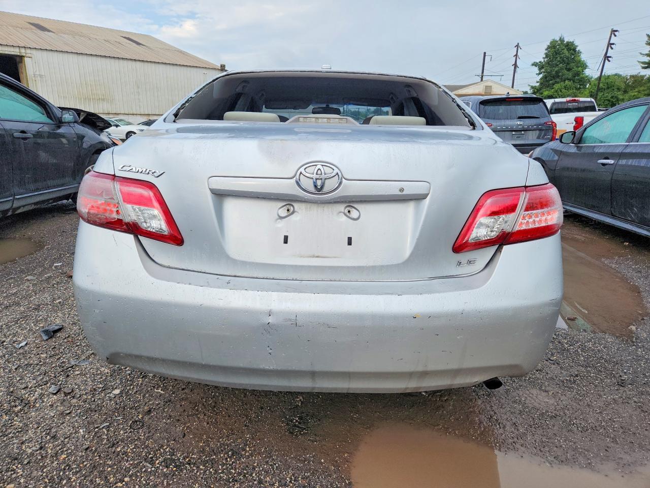 2011 Toyota Camry Le Silver vin: 4T1BF3EK0BU636122
