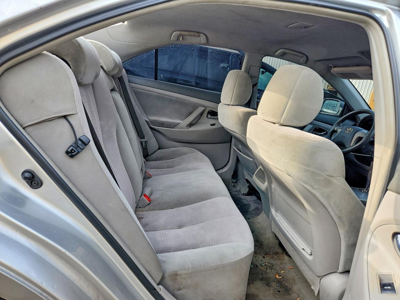 2011 Toyota Camry Le Silver vin: 4T1BF3EK0BU636122