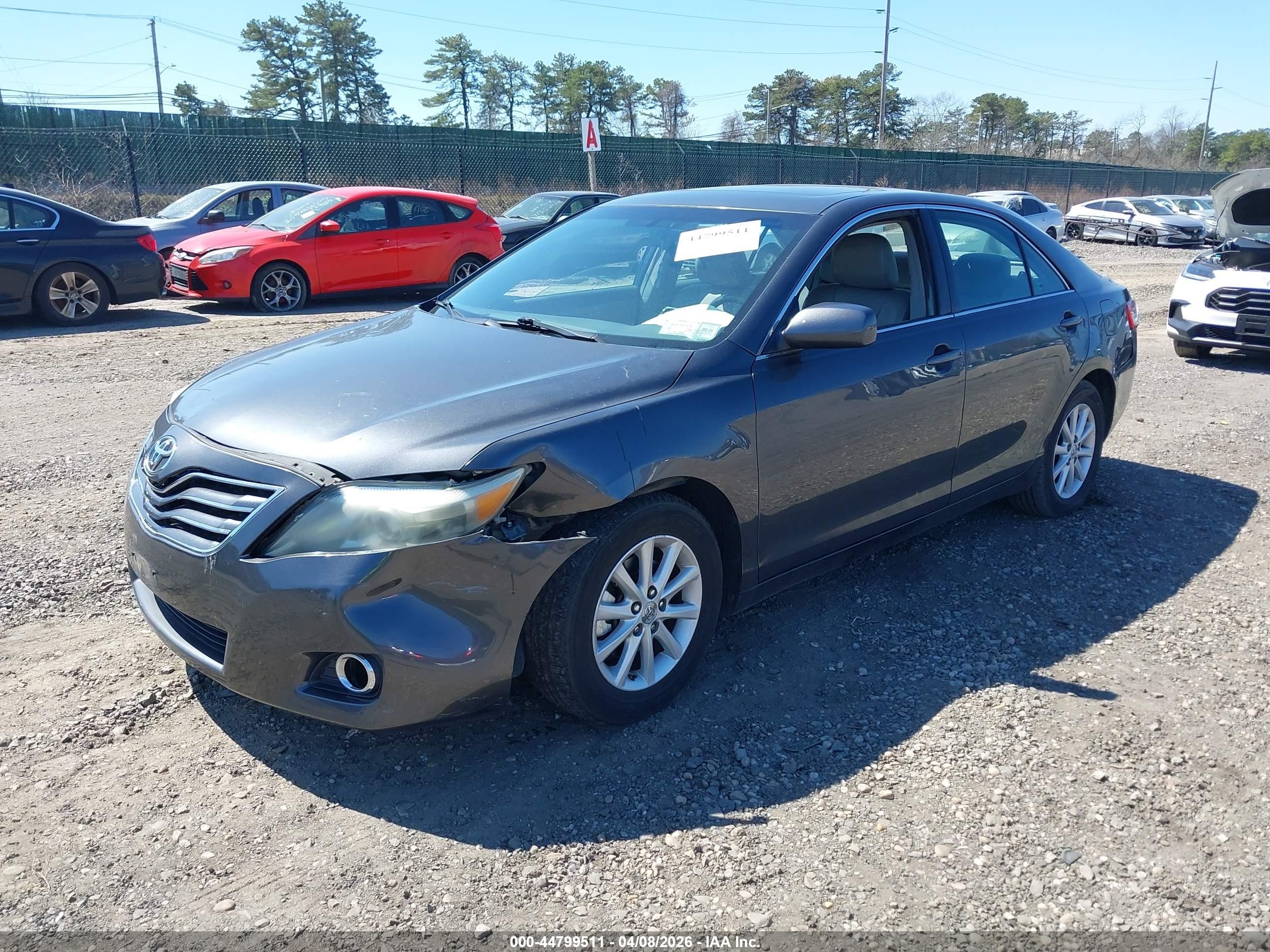 2011 Toyota Camry Xle Gold vin: 4T1BF3EK0BU640123