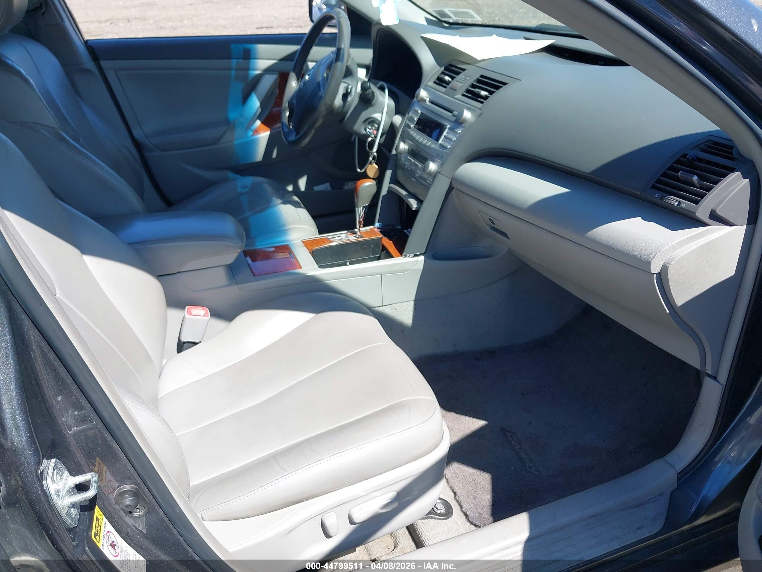 2011 Toyota Camry Xle Gold vin: 4T1BF3EK0BU640123