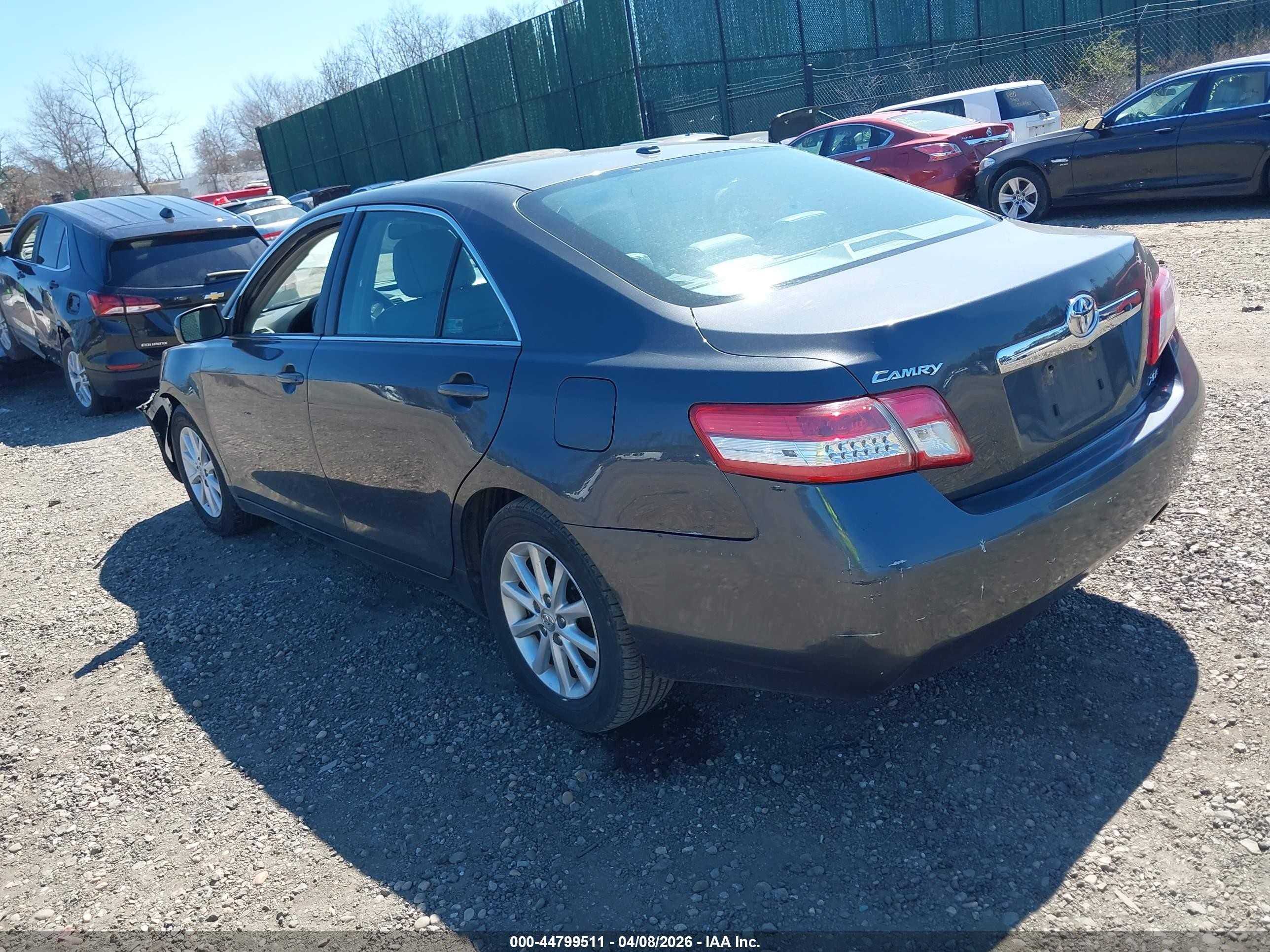 2011 Toyota Camry Xle Gold vin: 4T1BF3EK0BU640123