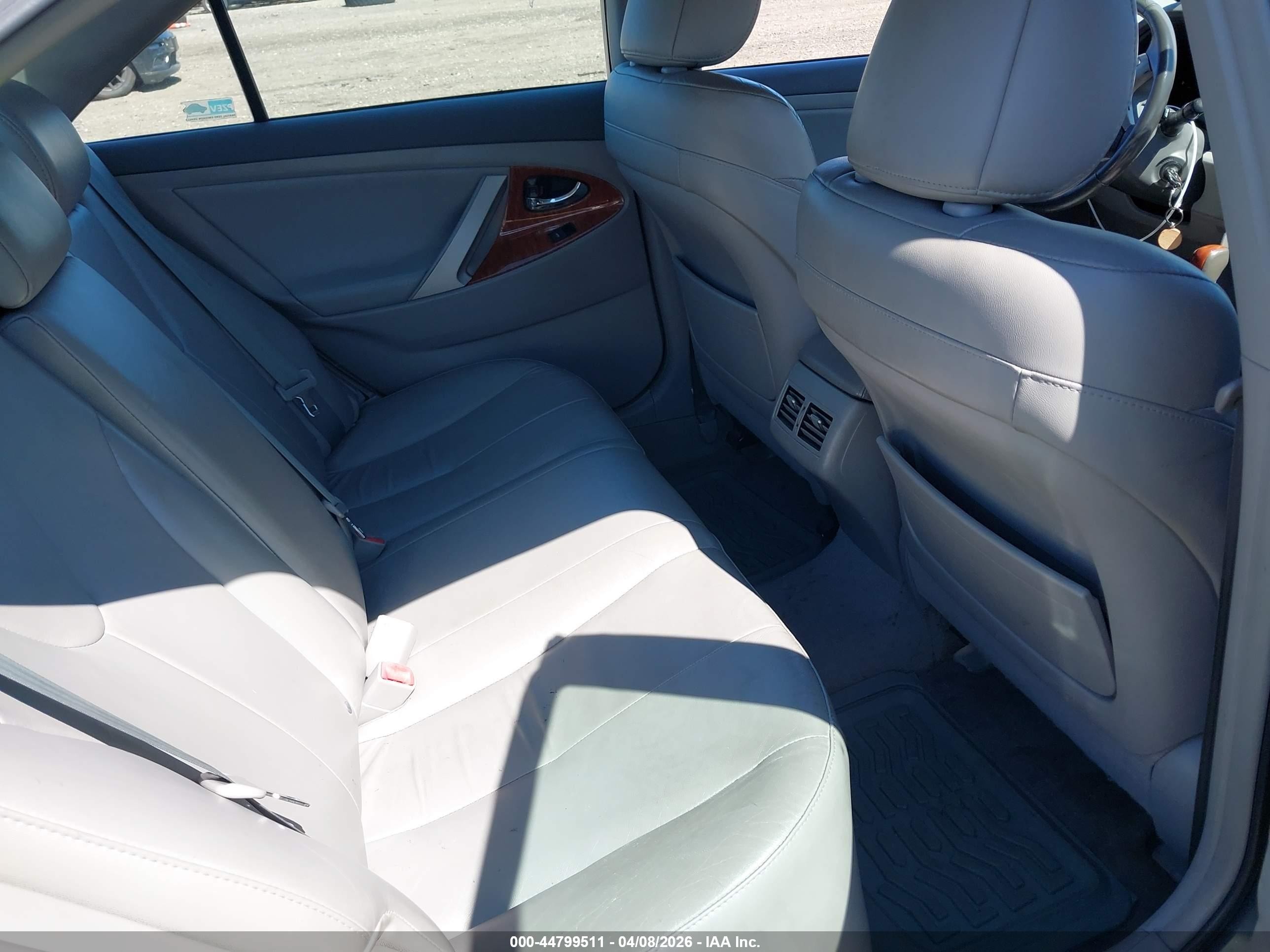 2011 Toyota Camry Xle Gold vin: 4T1BF3EK0BU640123