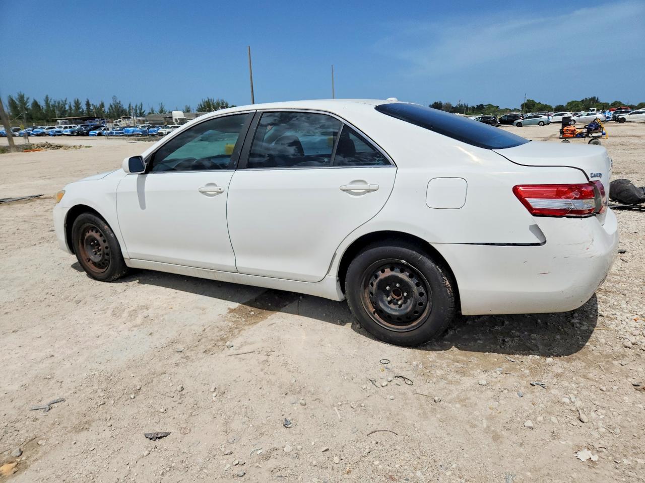 2011 Toyota Camry Le White vin: 4T1BF3EK0BU642356