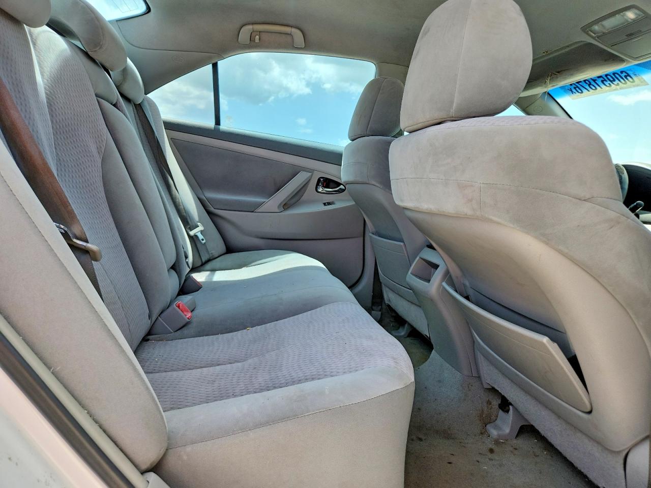 2011 Toyota Camry Le White vin: 4T1BF3EK0BU642356