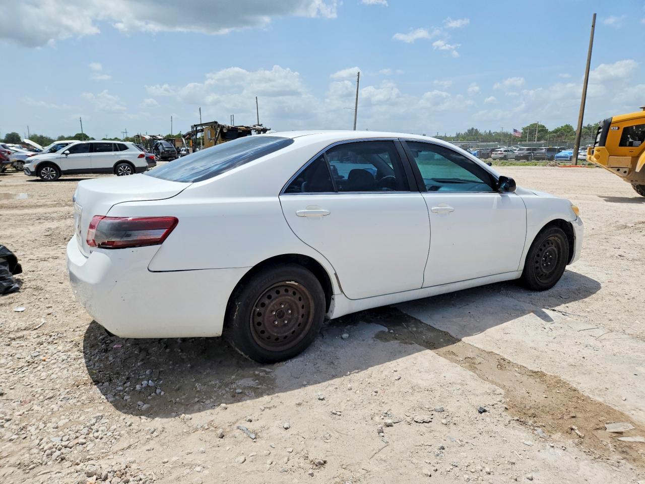 2011 Toyota Camry Le White vin: 4T1BF3EK0BU642356