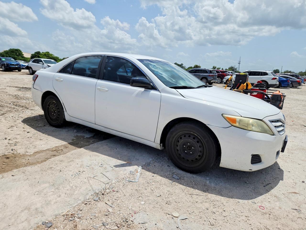 2011 Toyota Camry Le White vin: 4T1BF3EK0BU642356