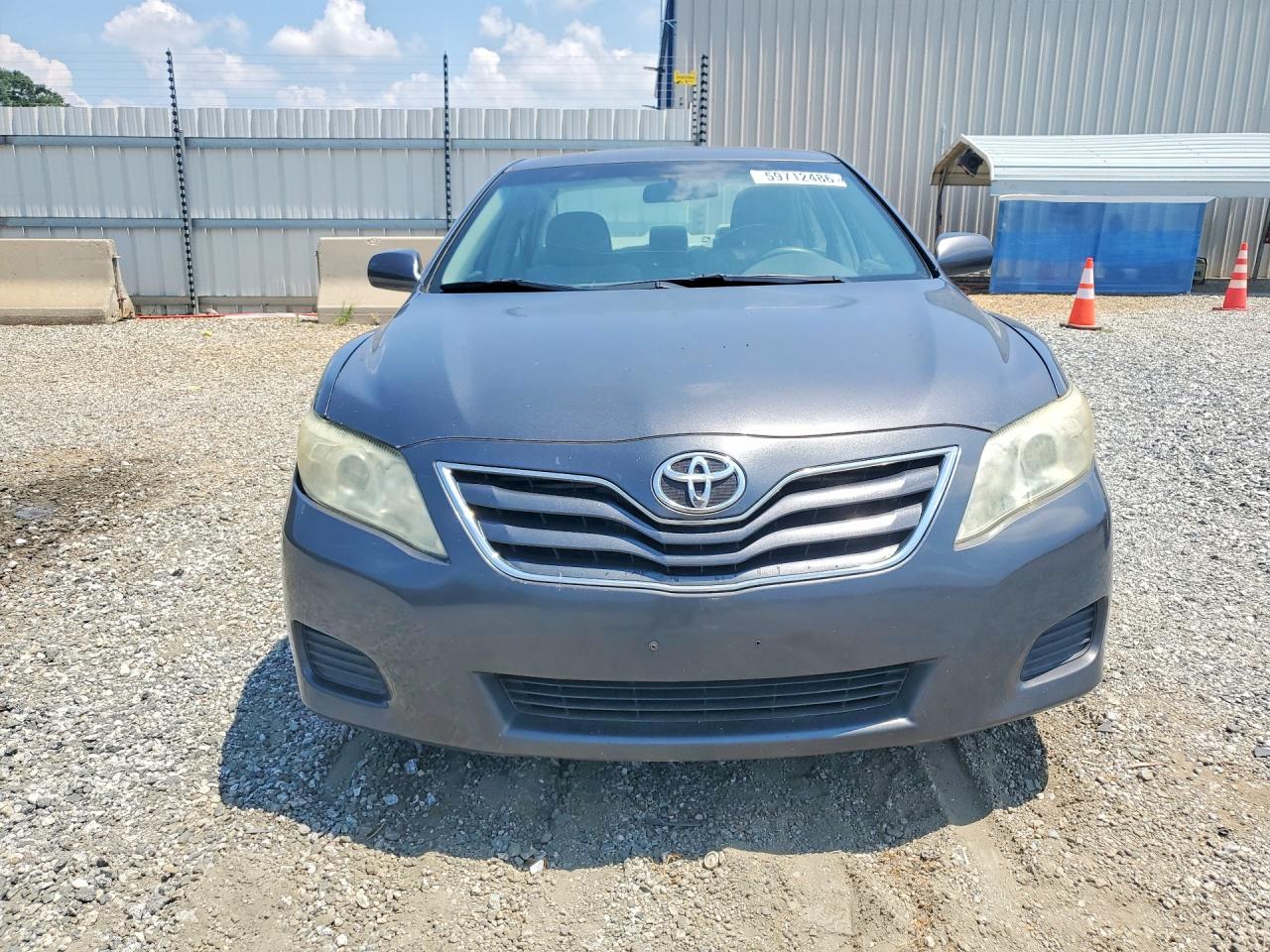 2011 Toyota Camry Le Gray vin: 4T1BF3EK0BU656712
