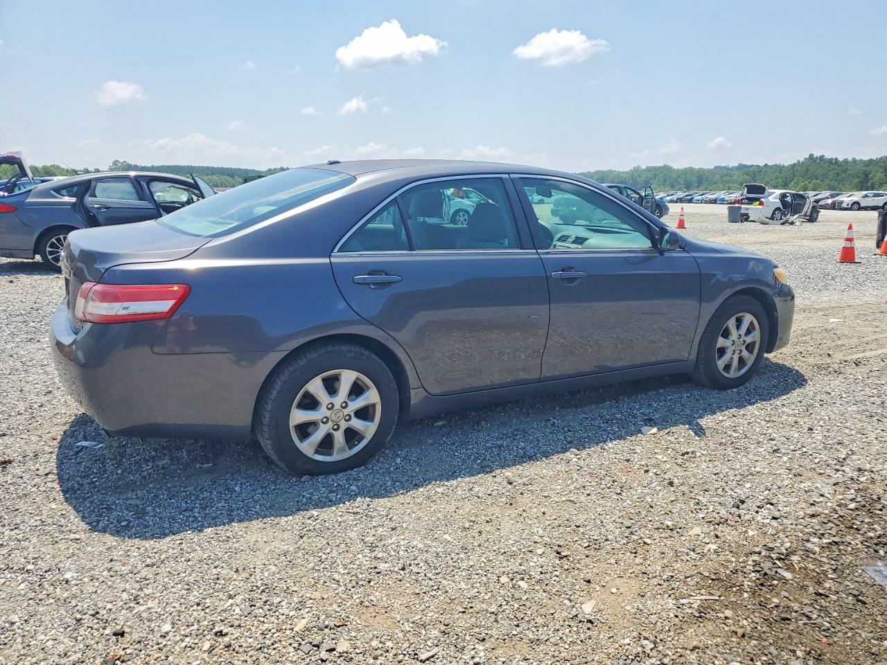 2011 Toyota Camry Le Gray vin: 4T1BF3EK0BU656712