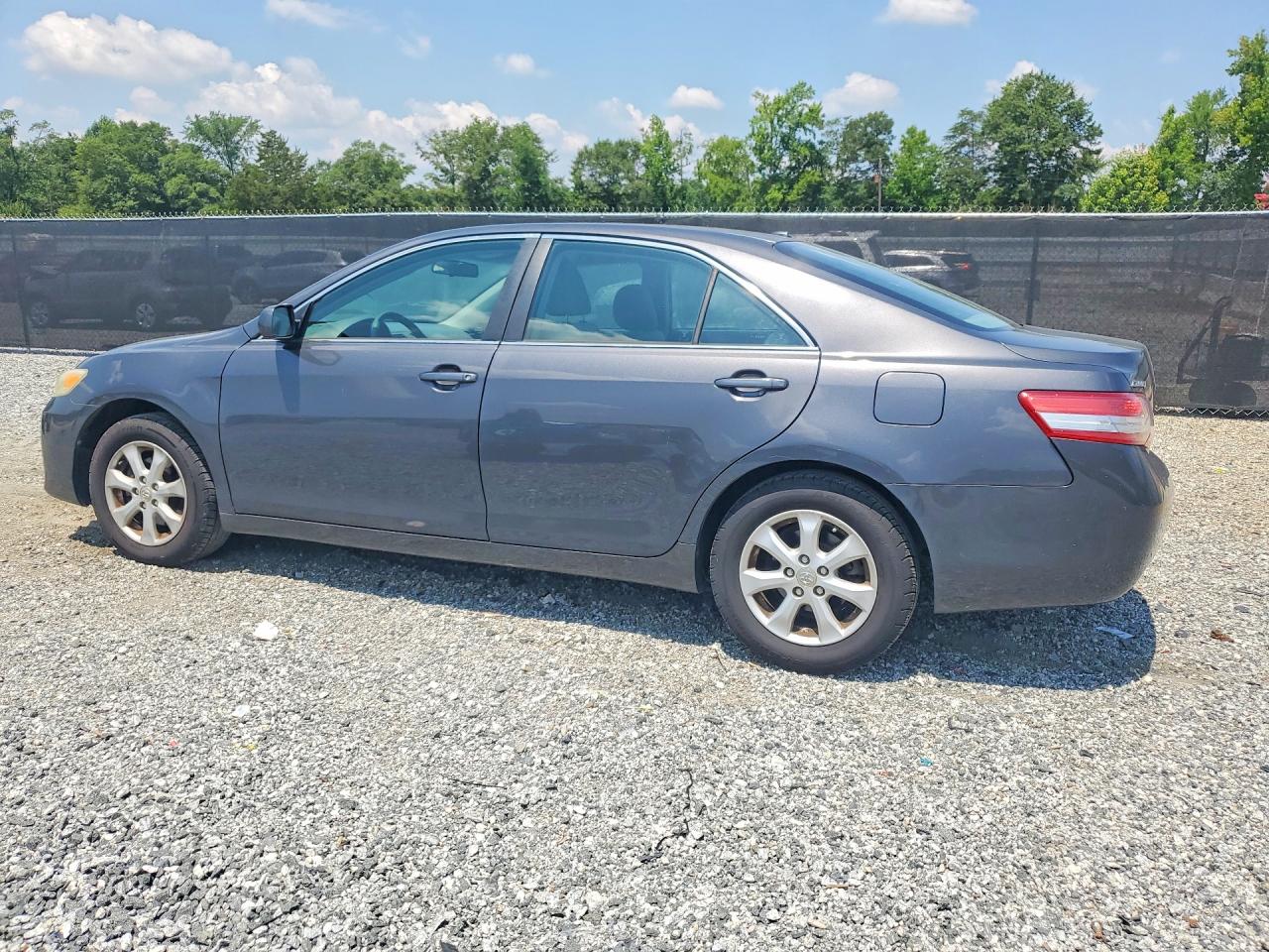 2011 Toyota Camry Le Gray vin: 4T1BF3EK0BU656712