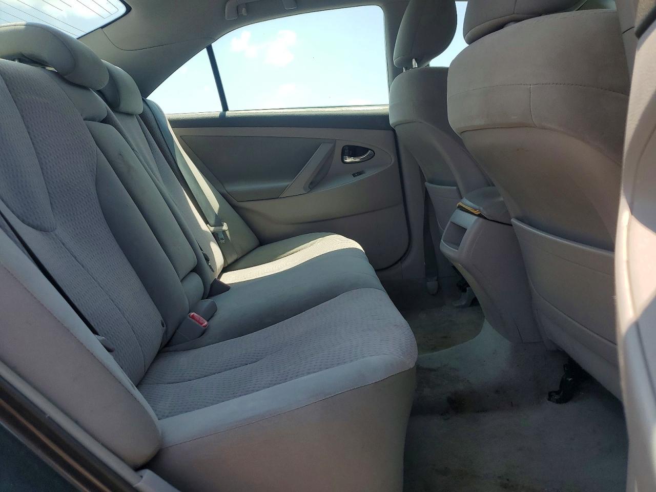 2011 Toyota Camry Le Gray vin: 4T1BF3EK0BU656712