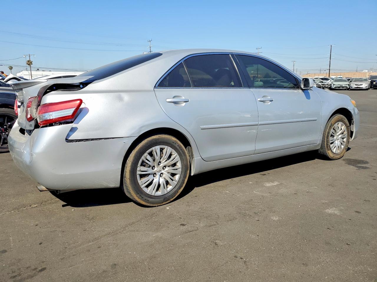 2011 Toyota Camry Le Silver vin: 4T1BF3EK0BU658928
