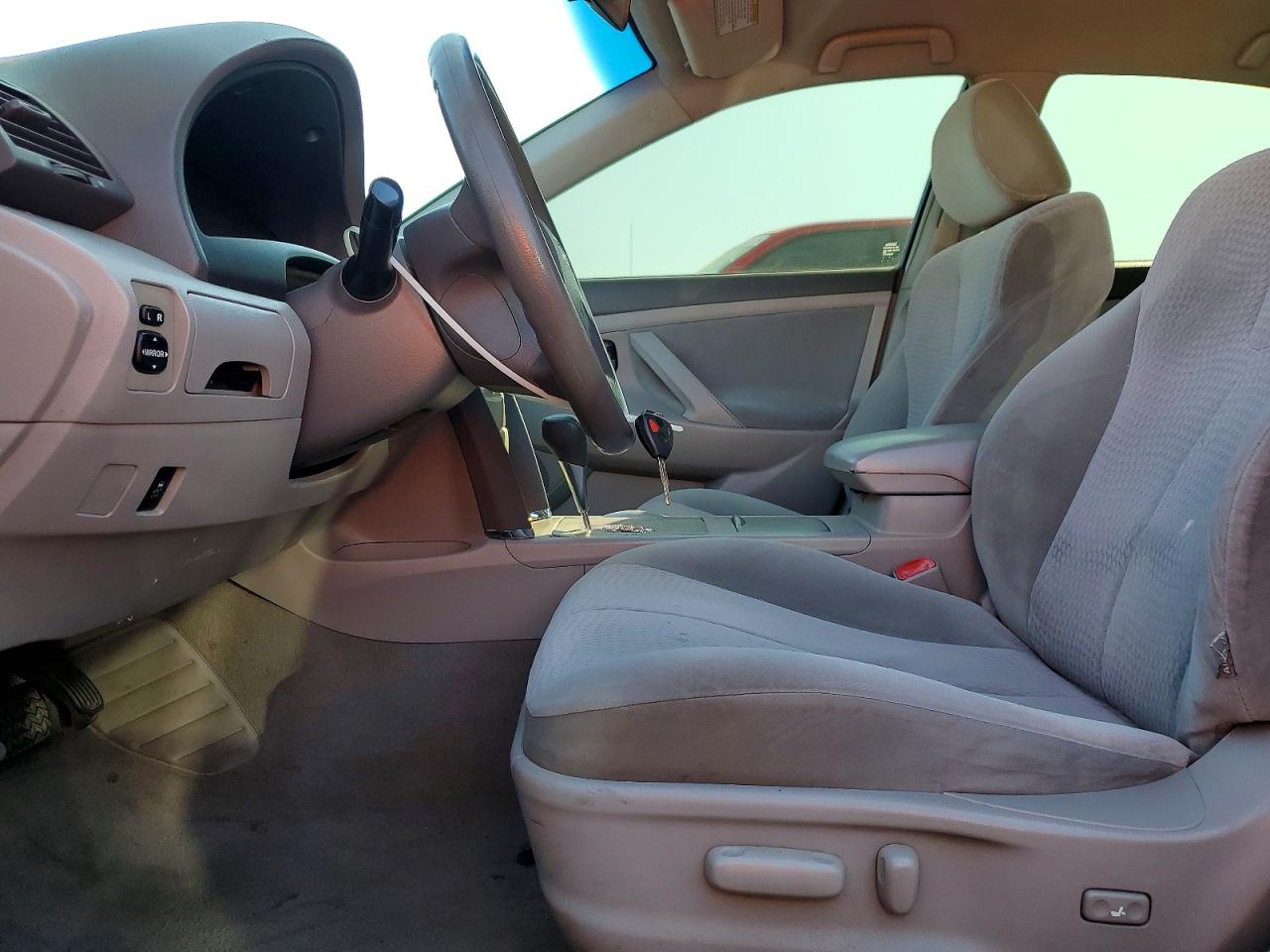 2011 Toyota Camry Le Silver vin: 4T1BF3EK0BU658928