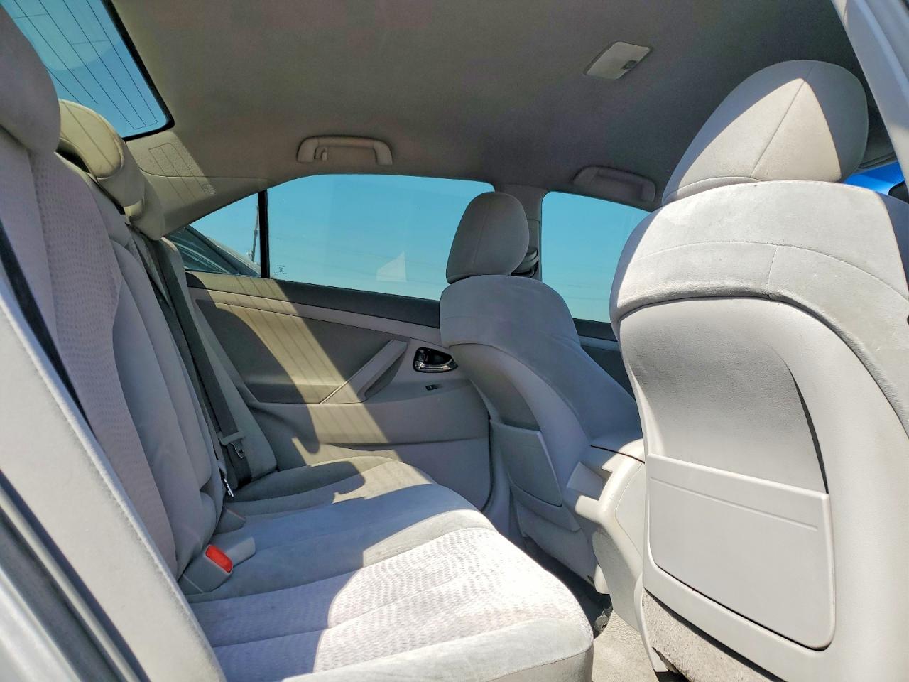 2011 Toyota Camry Le Silver vin: 4T1BF3EK0BU658928