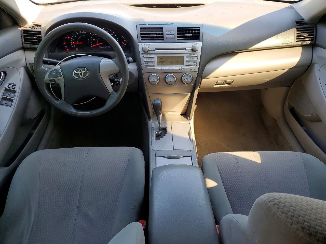 2011 Toyota Camry Le Silver vin: 4T1BF3EK0BU658928