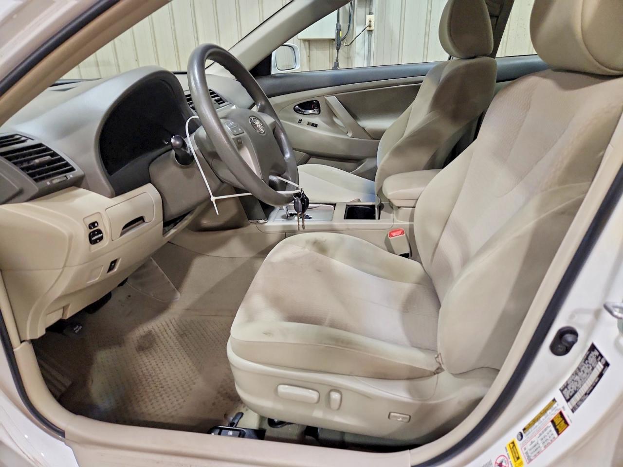 2011 Toyota Camry Le White vin: 4T1BF3EK0BU666513
