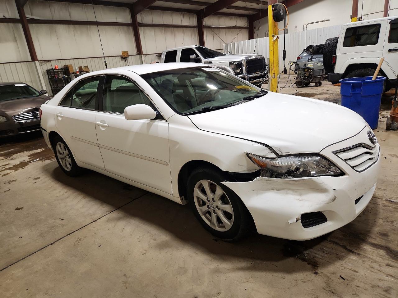 2011 Toyota Camry Le White vin: 4T1BF3EK0BU666513