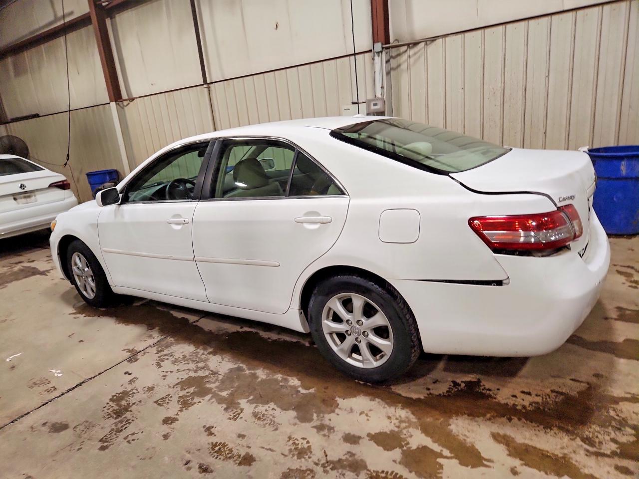 2011 Toyota Camry Le White vin: 4T1BF3EK0BU666513