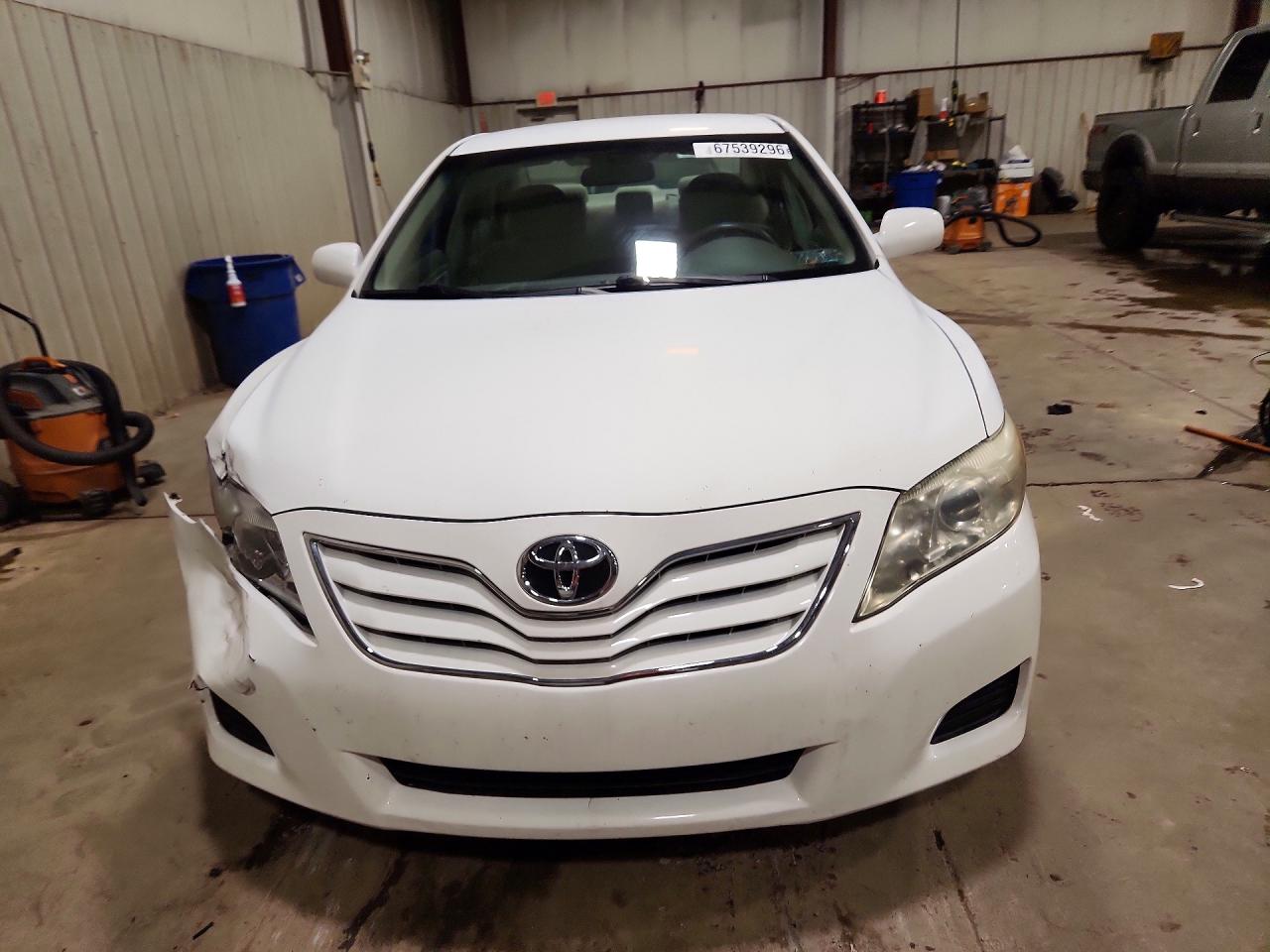2011 Toyota Camry Le White vin: 4T1BF3EK0BU666513