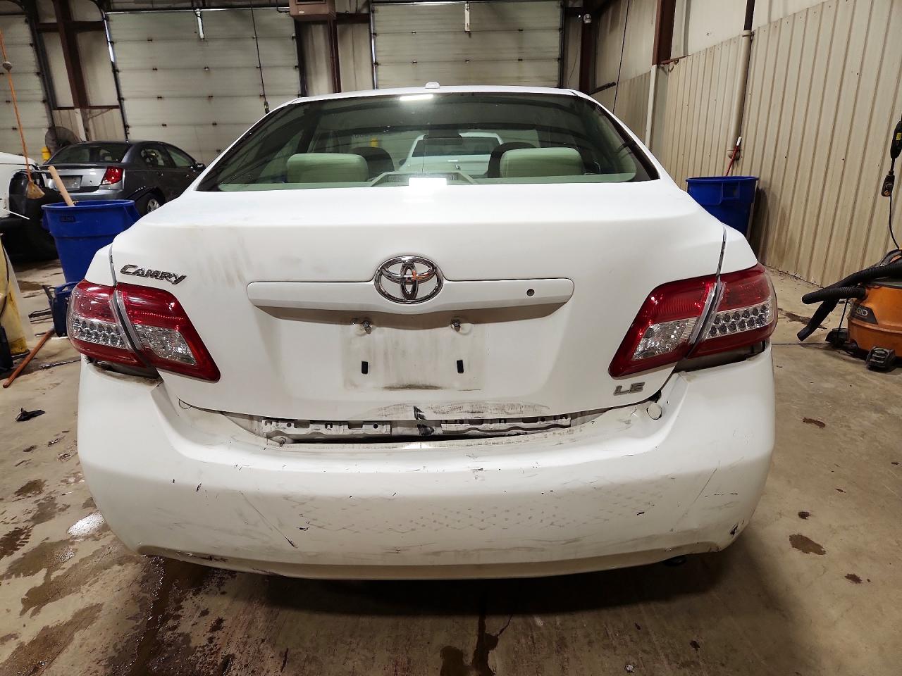 2011 Toyota Camry Le White vin: 4T1BF3EK0BU666513